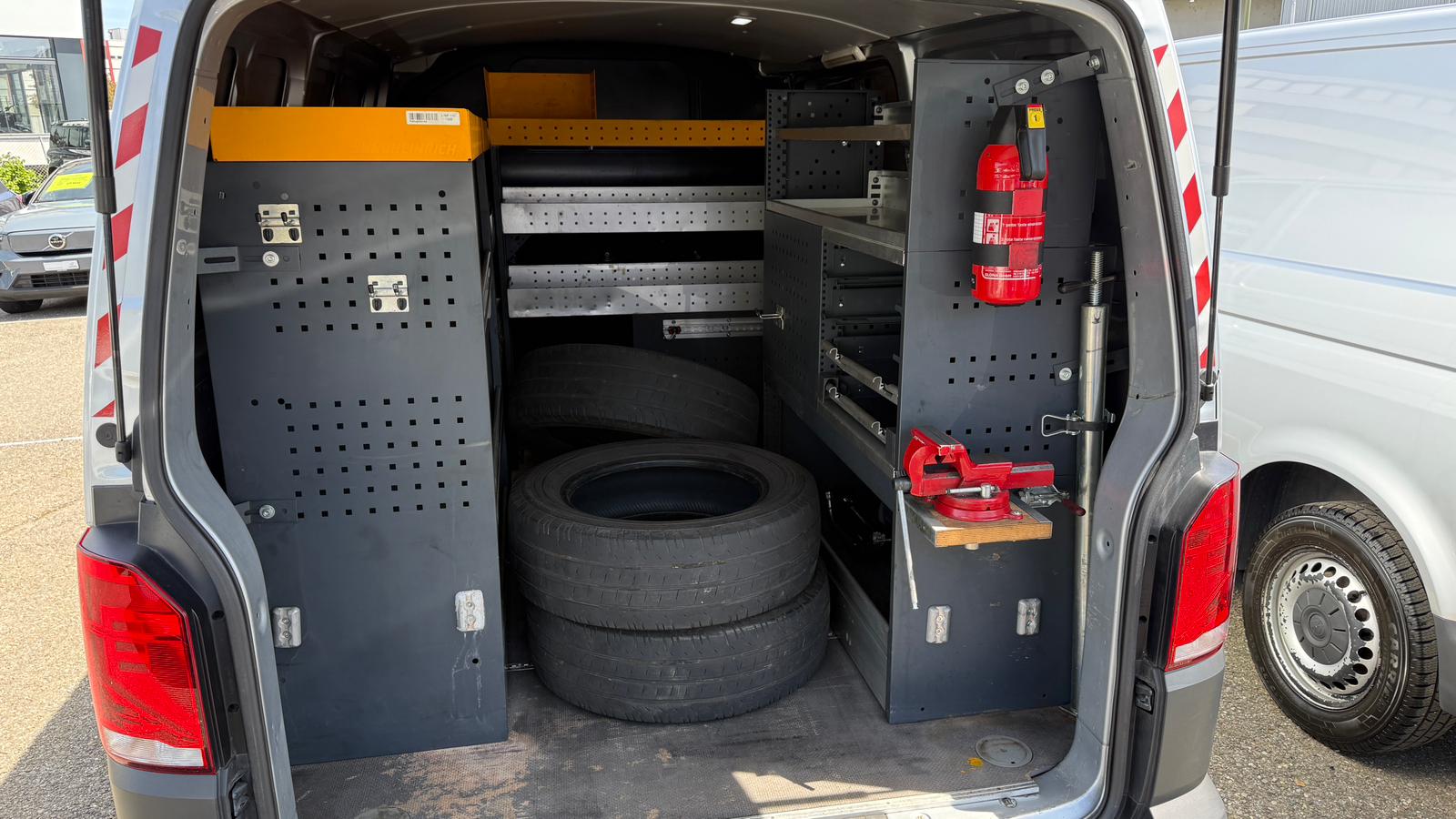 VW T6.1 2.0 TDI TDI EINBAU-SCHRÄNKE 3200 KG!!!-image-24