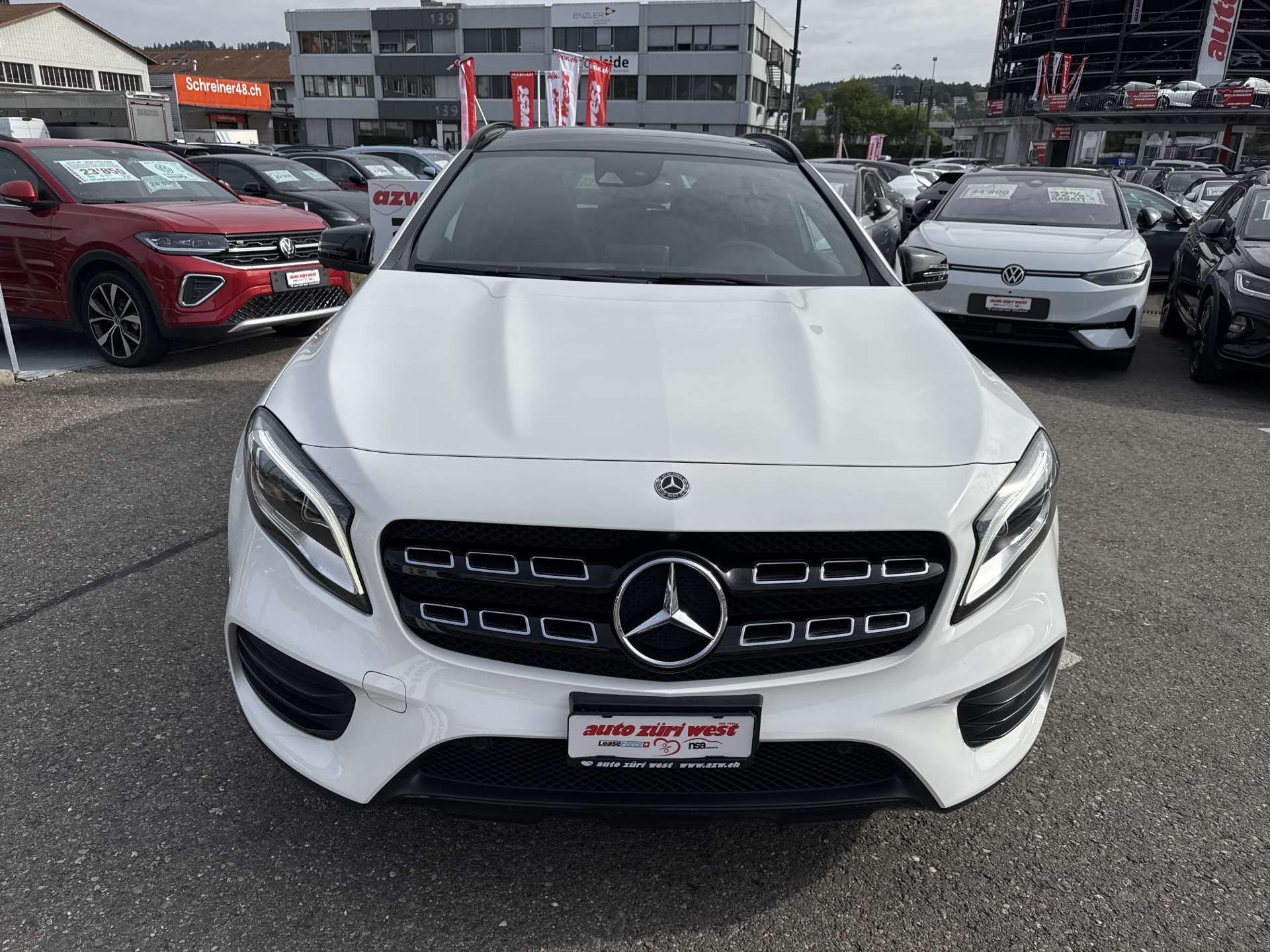 MERCEDES-BENZ GLA 250 AMG Line 211PS Swiss Star 4Matic DCT-Automat-image-13