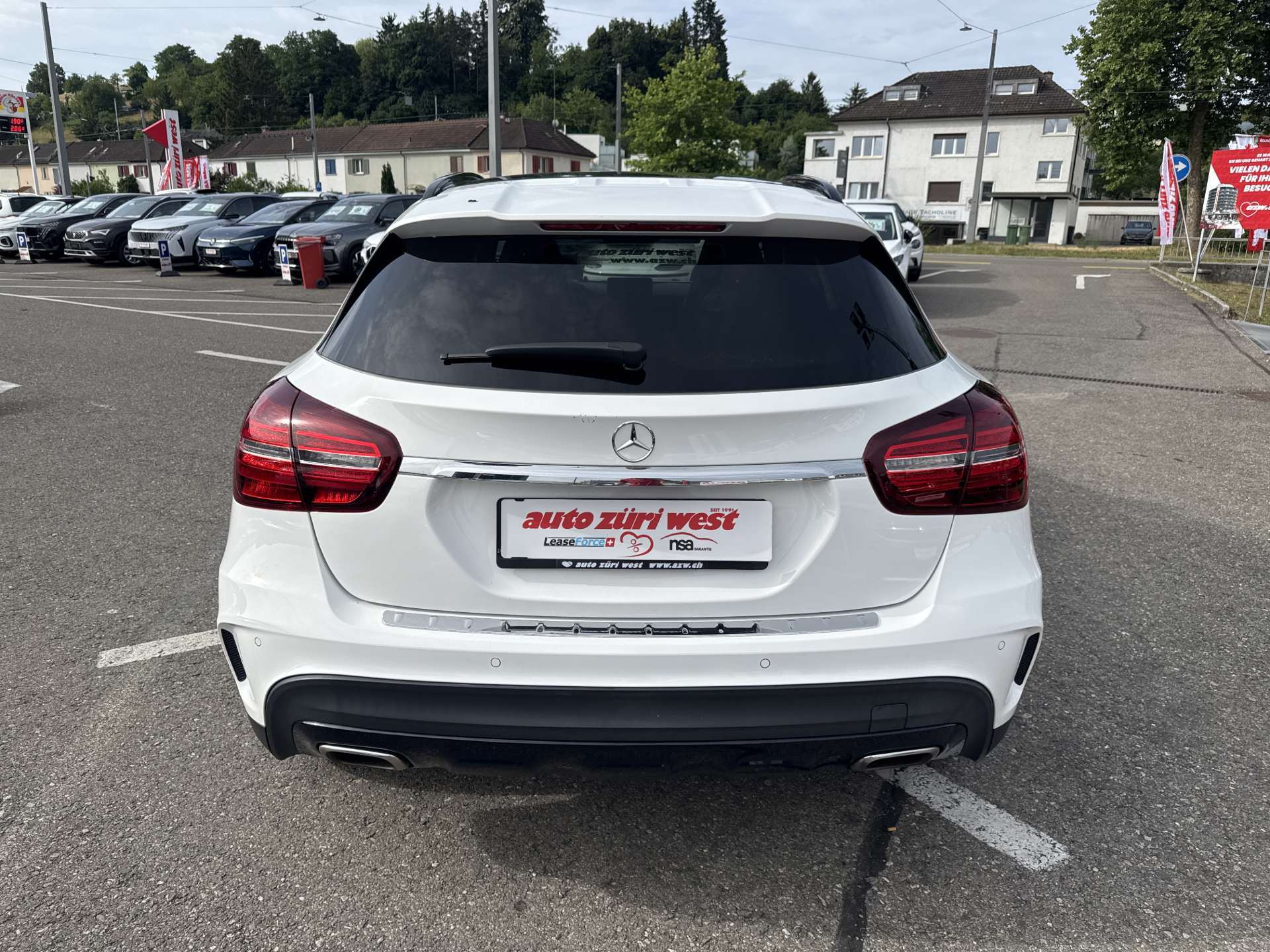 MERCEDES-BENZ GLA 250 AMG Line 211PS Swiss Star 4Matic DCT-Automat-image-14