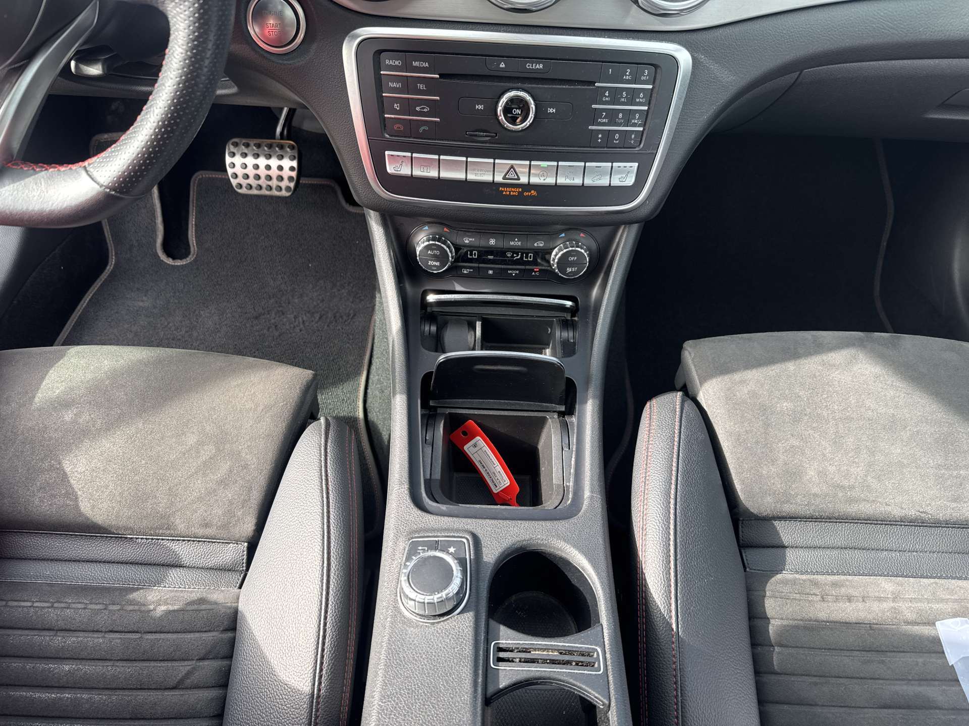 MERCEDES-BENZ GLA 250 AMG Line 211PS Swiss Star 4Matic DCT-Automat-image-11