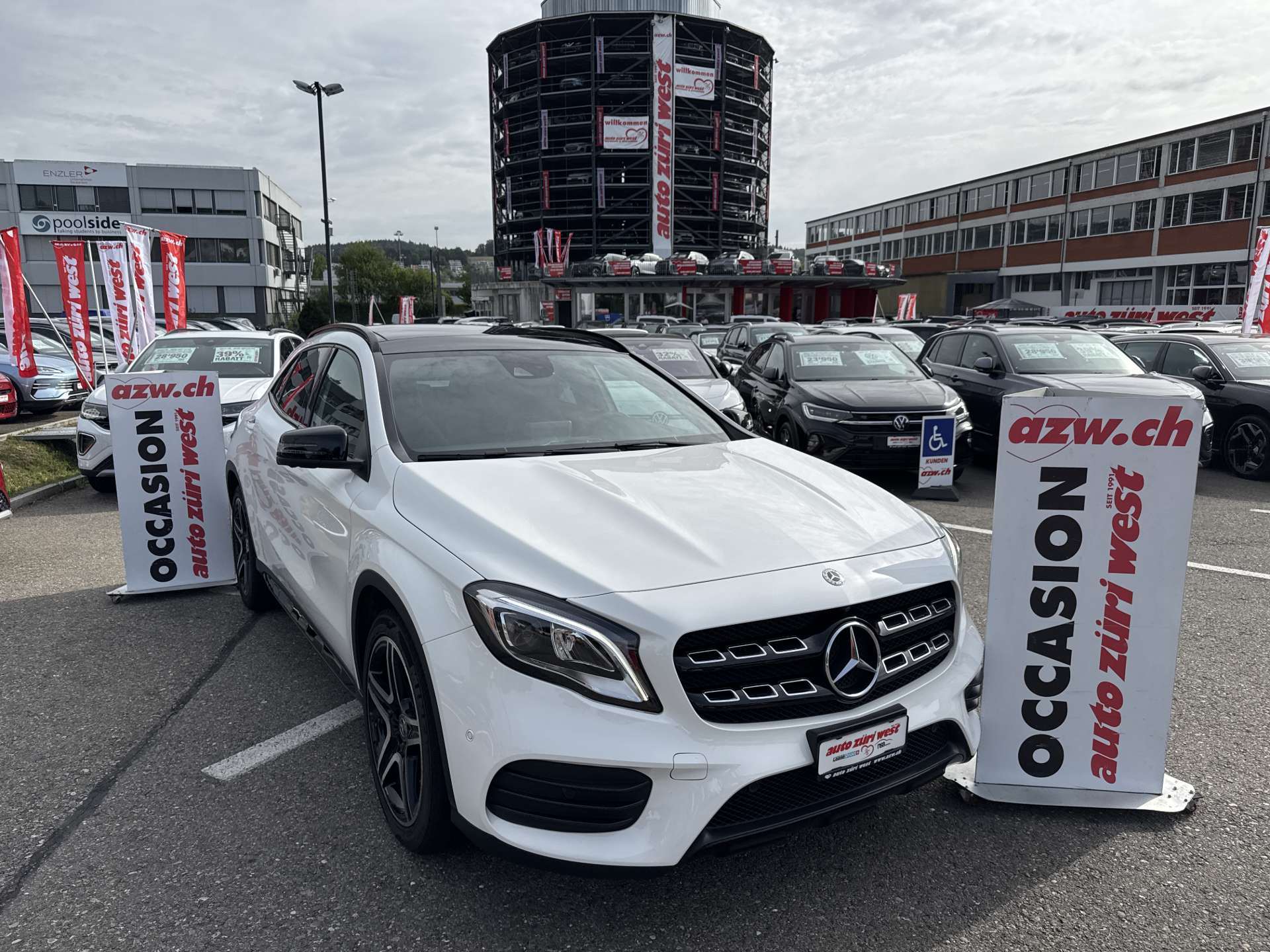MERCEDES-BENZ GLA 250 AMG Line 211PS Swiss Star 4Matic DCT-Automat-image-0