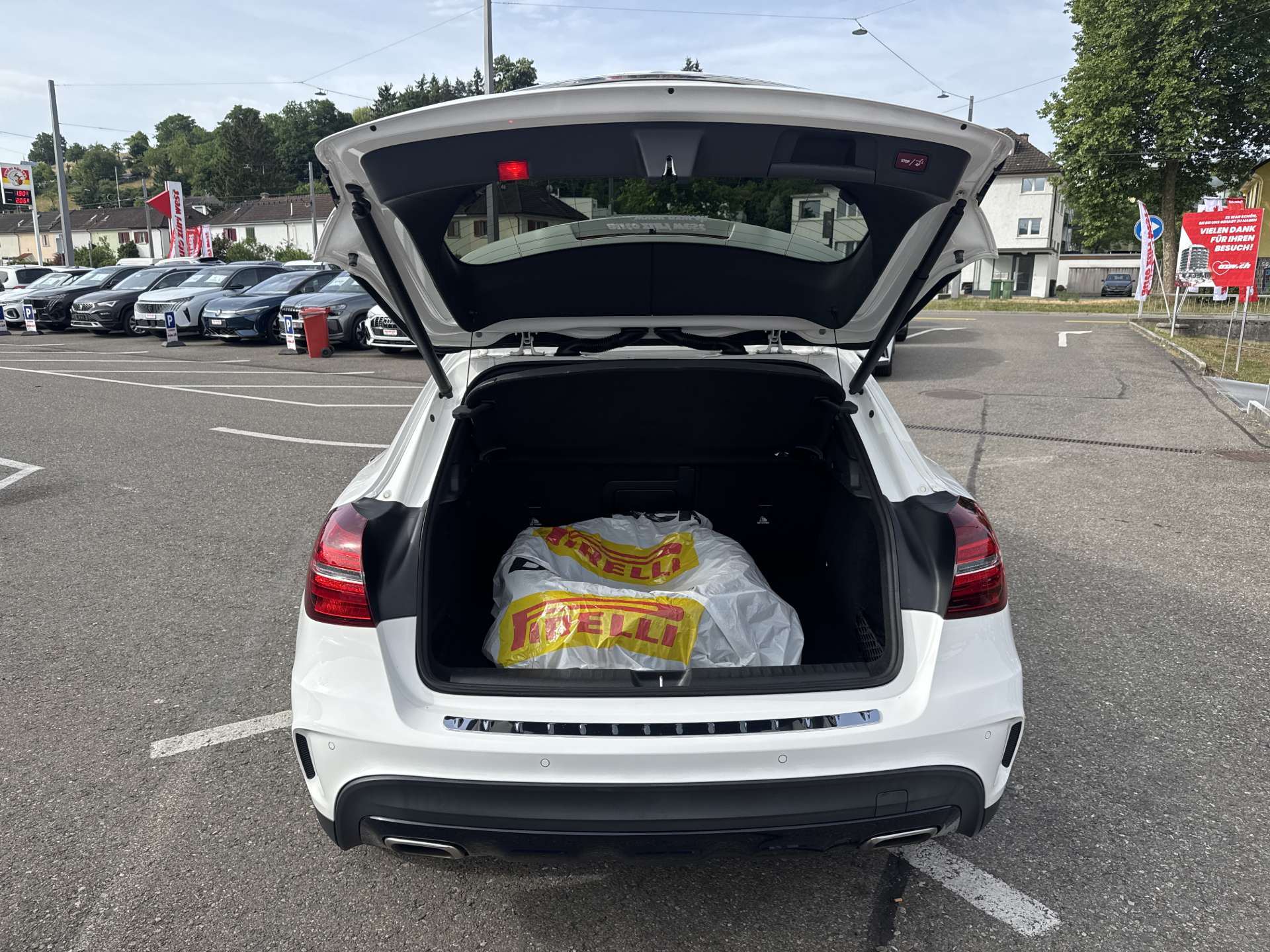 MERCEDES-BENZ GLA 250 AMG Line 211PS Swiss Star 4Matic DCT-Automat-image-7
