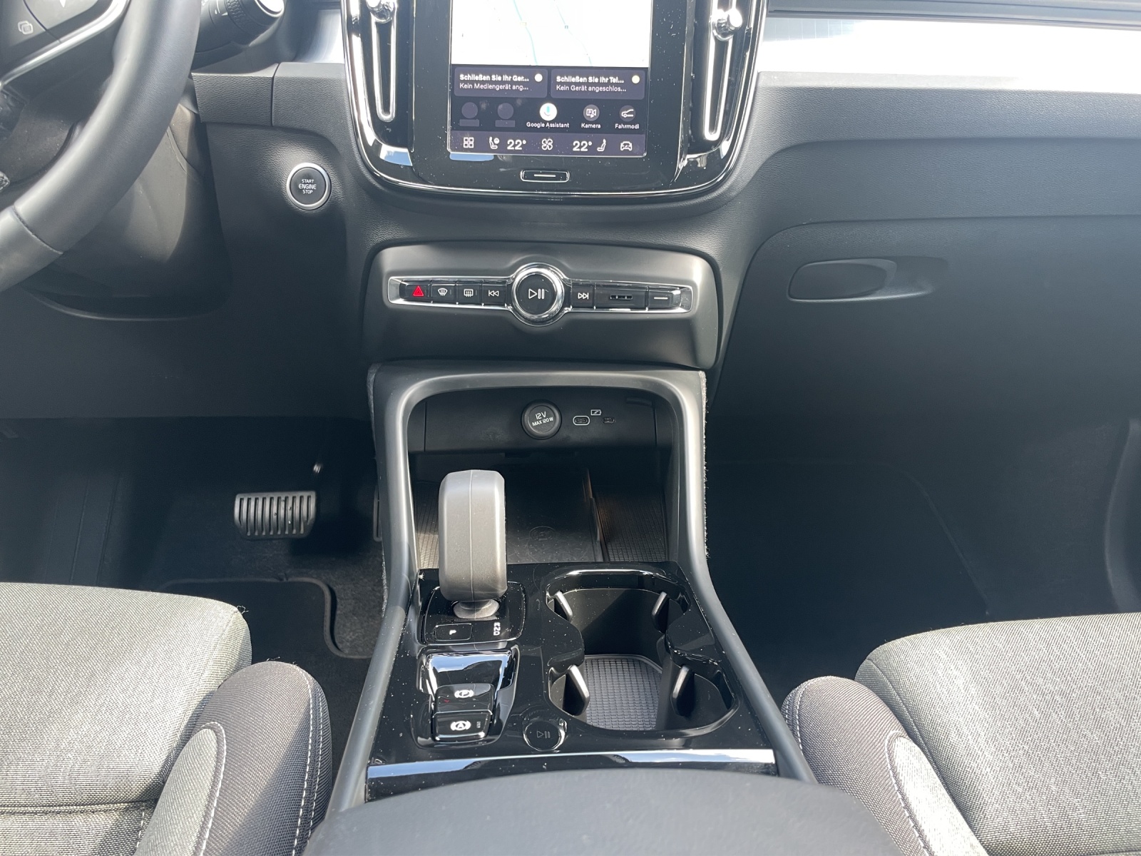 VOLVO XC40 2.0 B3 MH Plus Dark-image-16