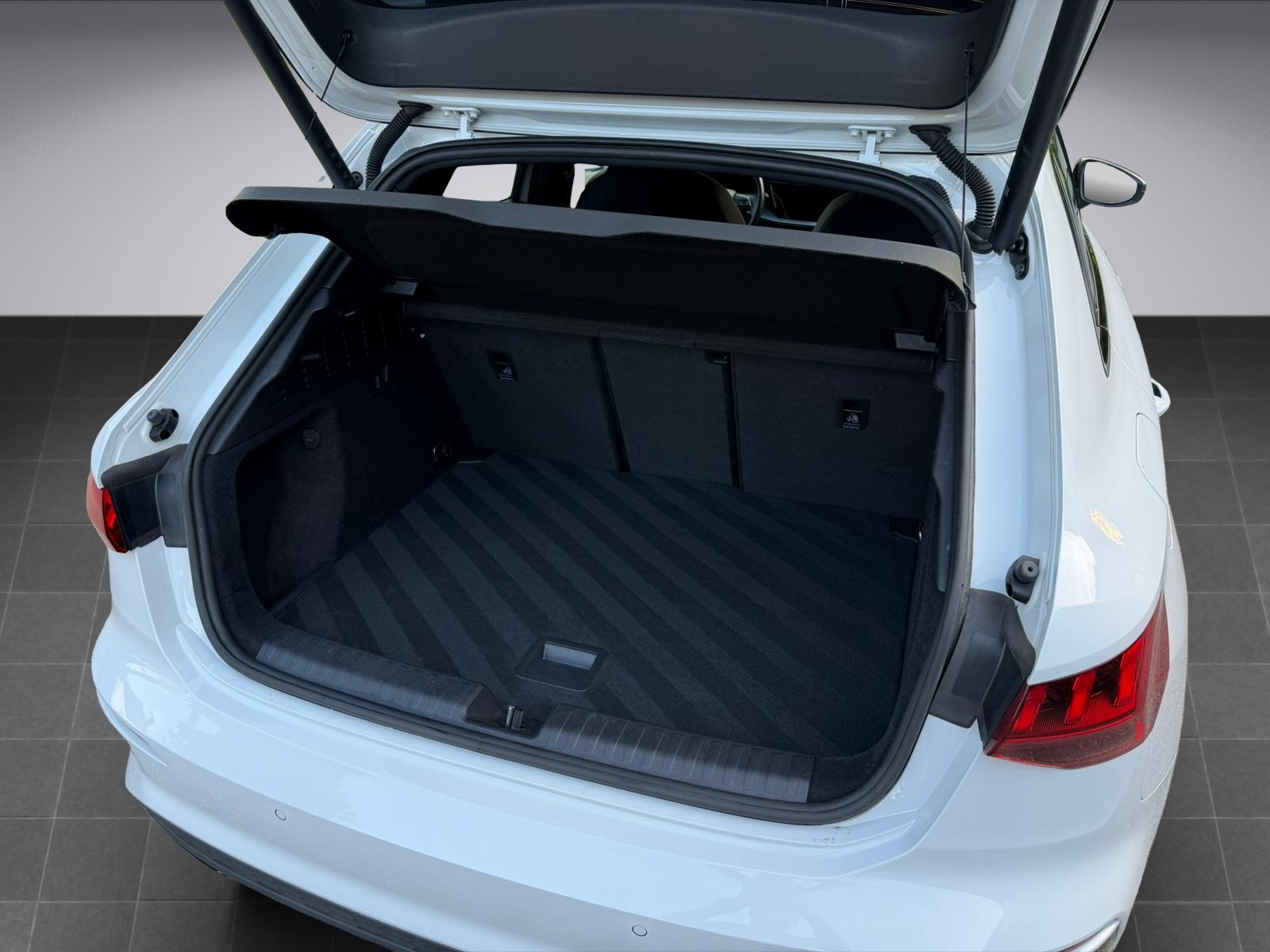 AUDI A3 Sportback 35 TFSI S line Attraction S-tronic-image-18
