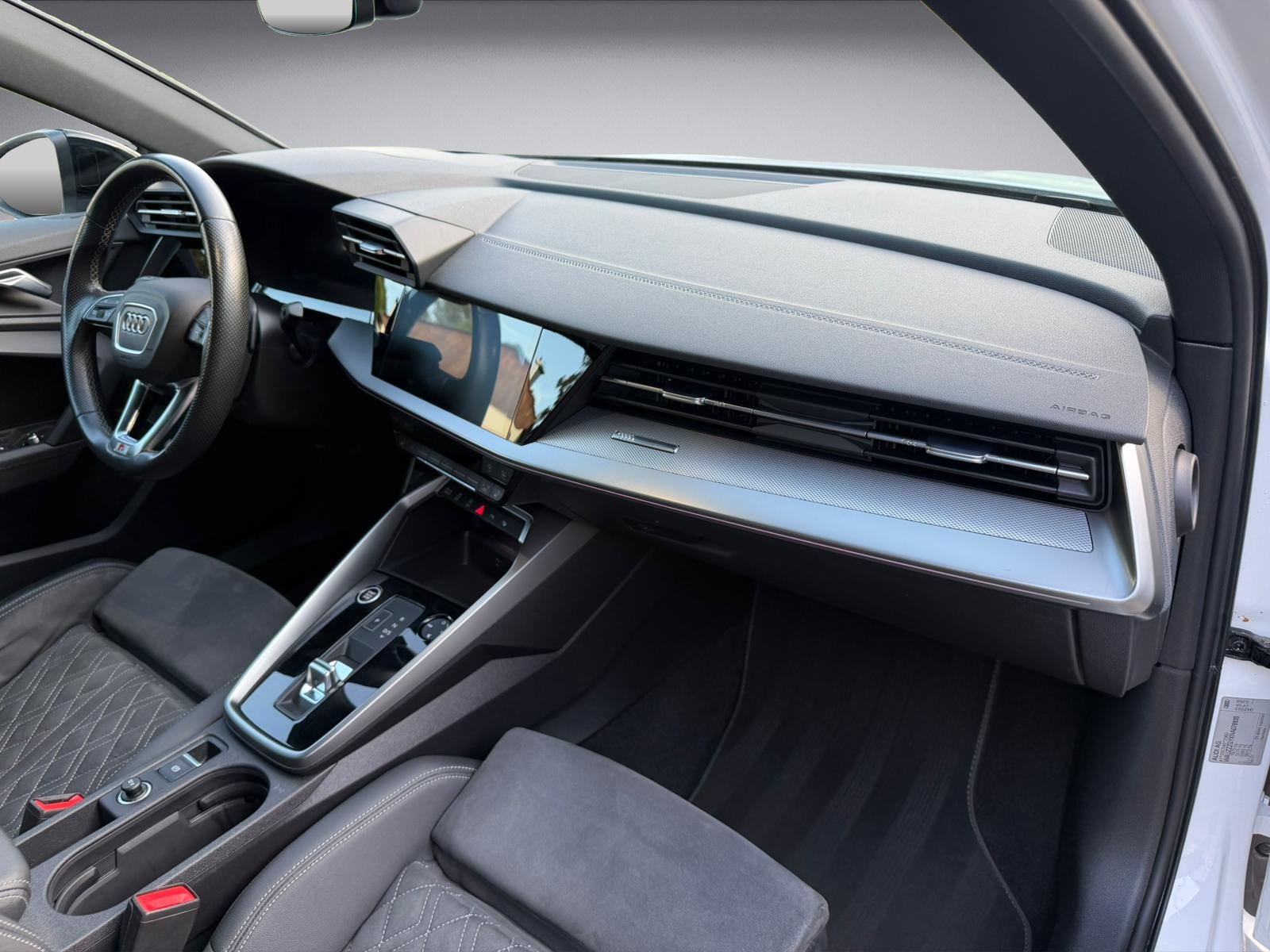 AUDI A3 Sportback 35 TFSI S line Attraction S-tronic-image-13