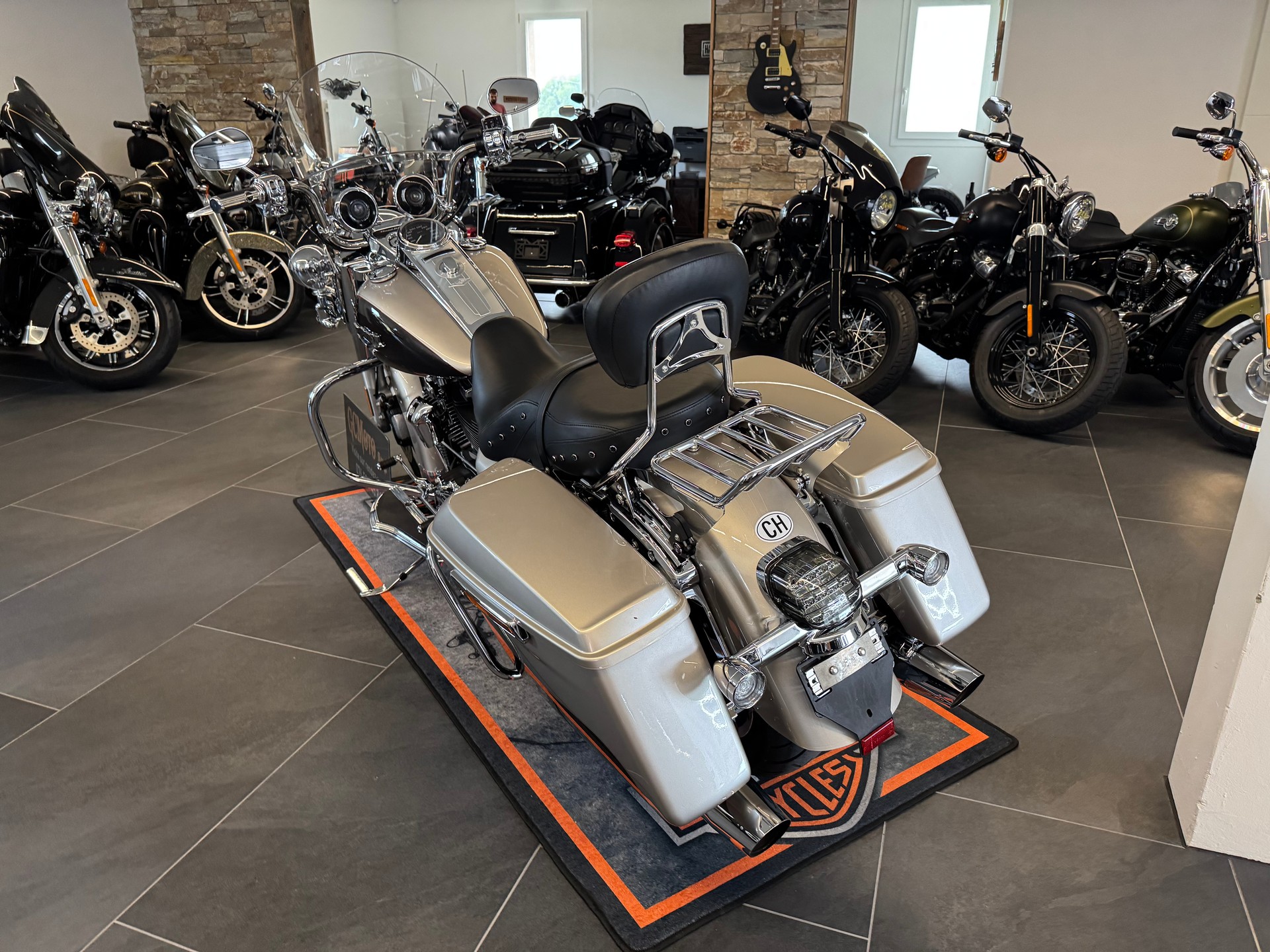 HARLEY-DAVIDSON FLHR Road King 107 ABS-image-7