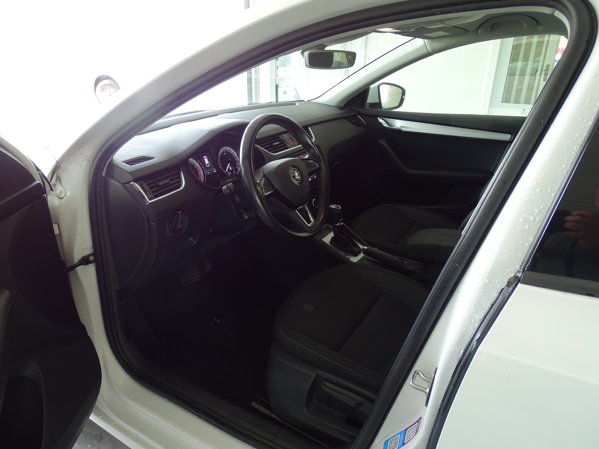 SKODA Octavia Combi 1.5 TSI Soleil DSG-image-3