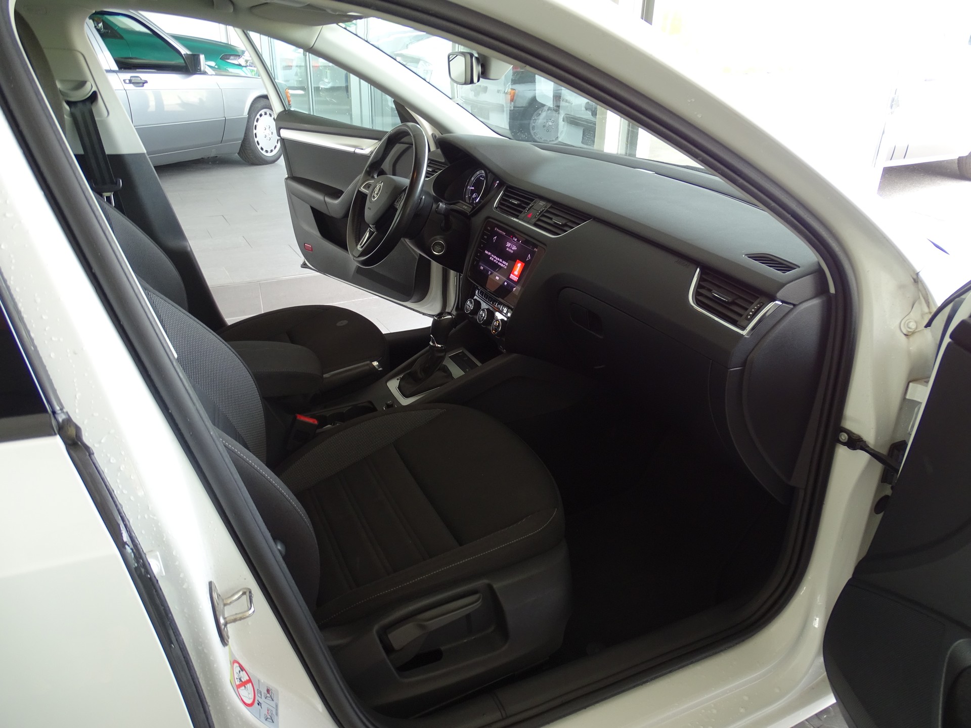 SKODA Octavia Combi 1.5 TSI Soleil DSG-image-9