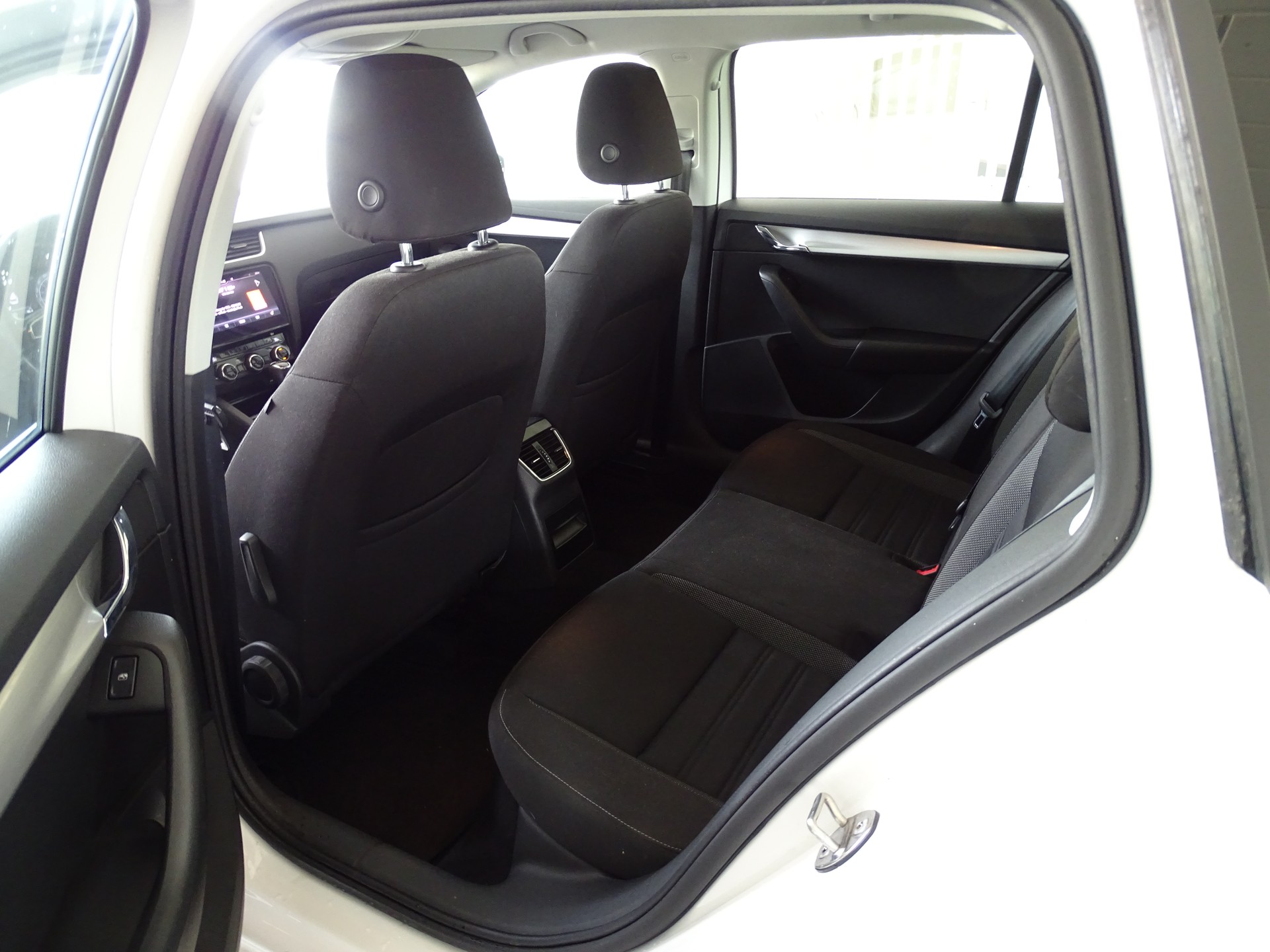SKODA Octavia Combi 1.5 TSI Soleil DSG-image-6