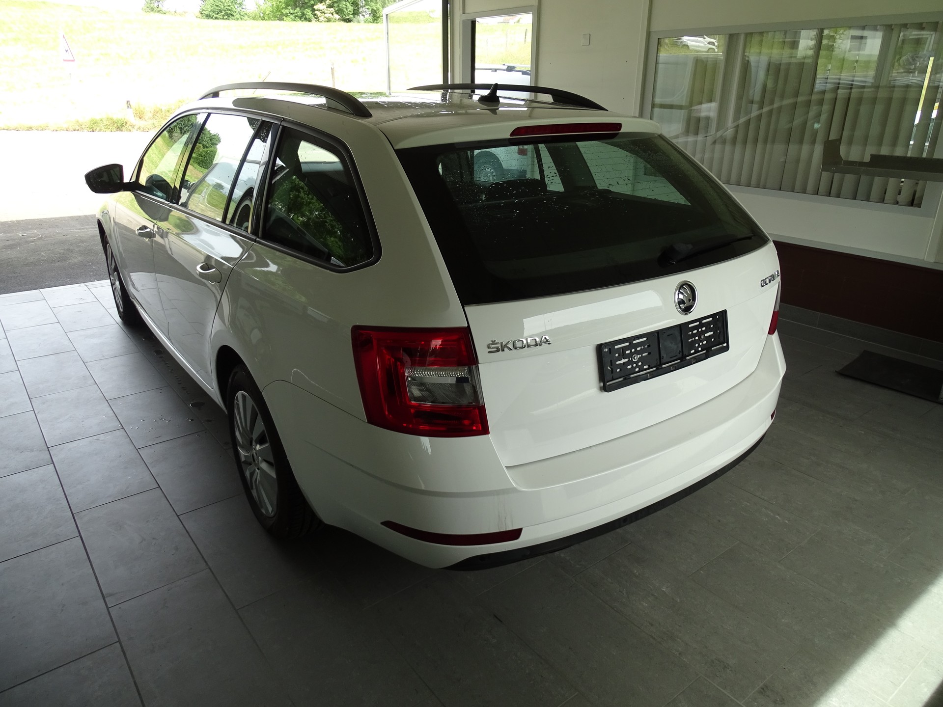 SKODA Octavia Combi 1.5 TSI Soleil DSG-image-2