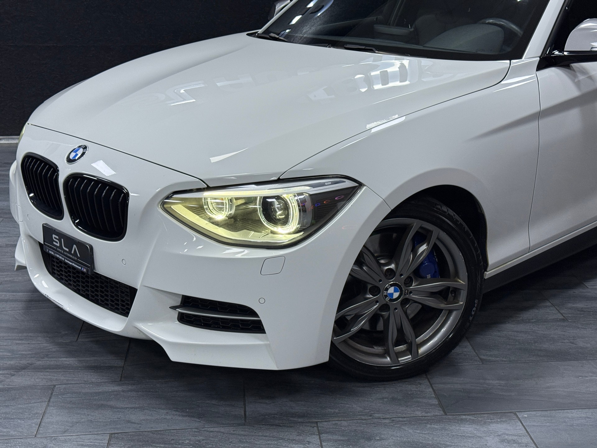 BMW M135i Steptronic / CH Fz-showroom-element-1