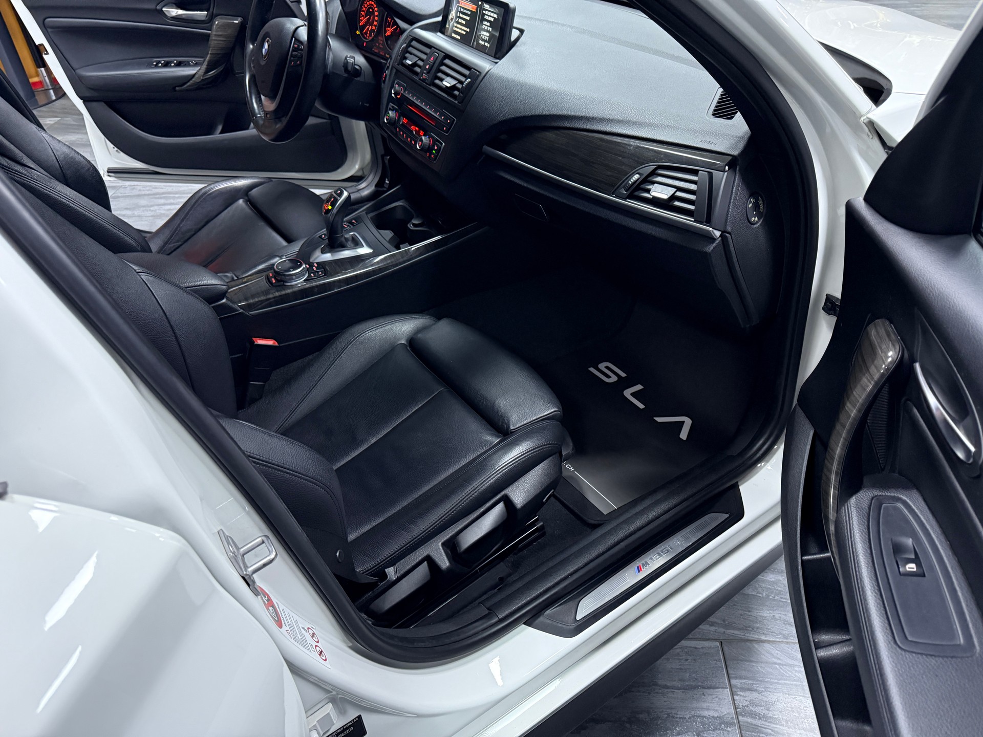 BMW M135i Steptronic / CH Fz-image-8