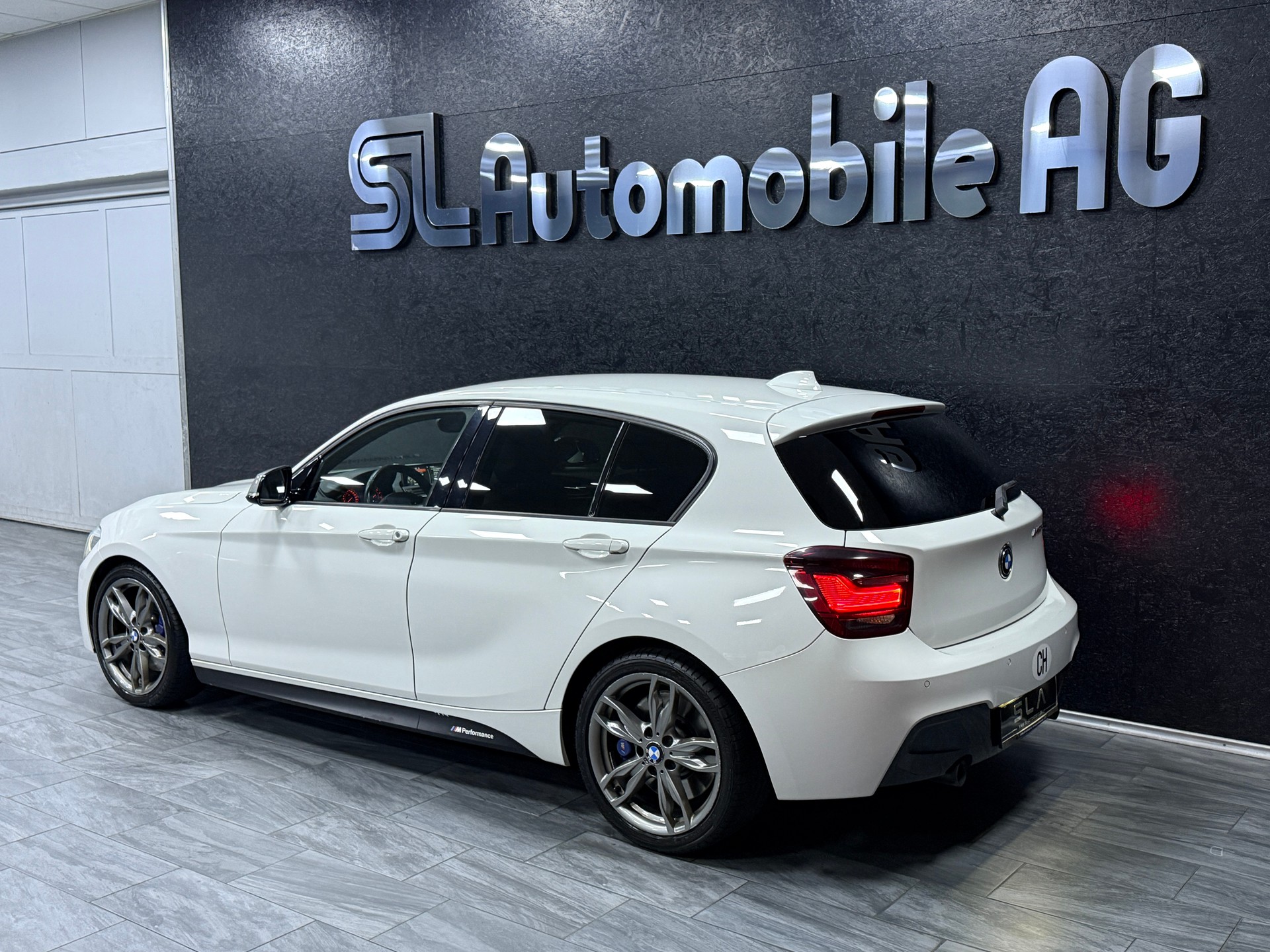 BMW M135i Steptronic / CH Fz-image-5