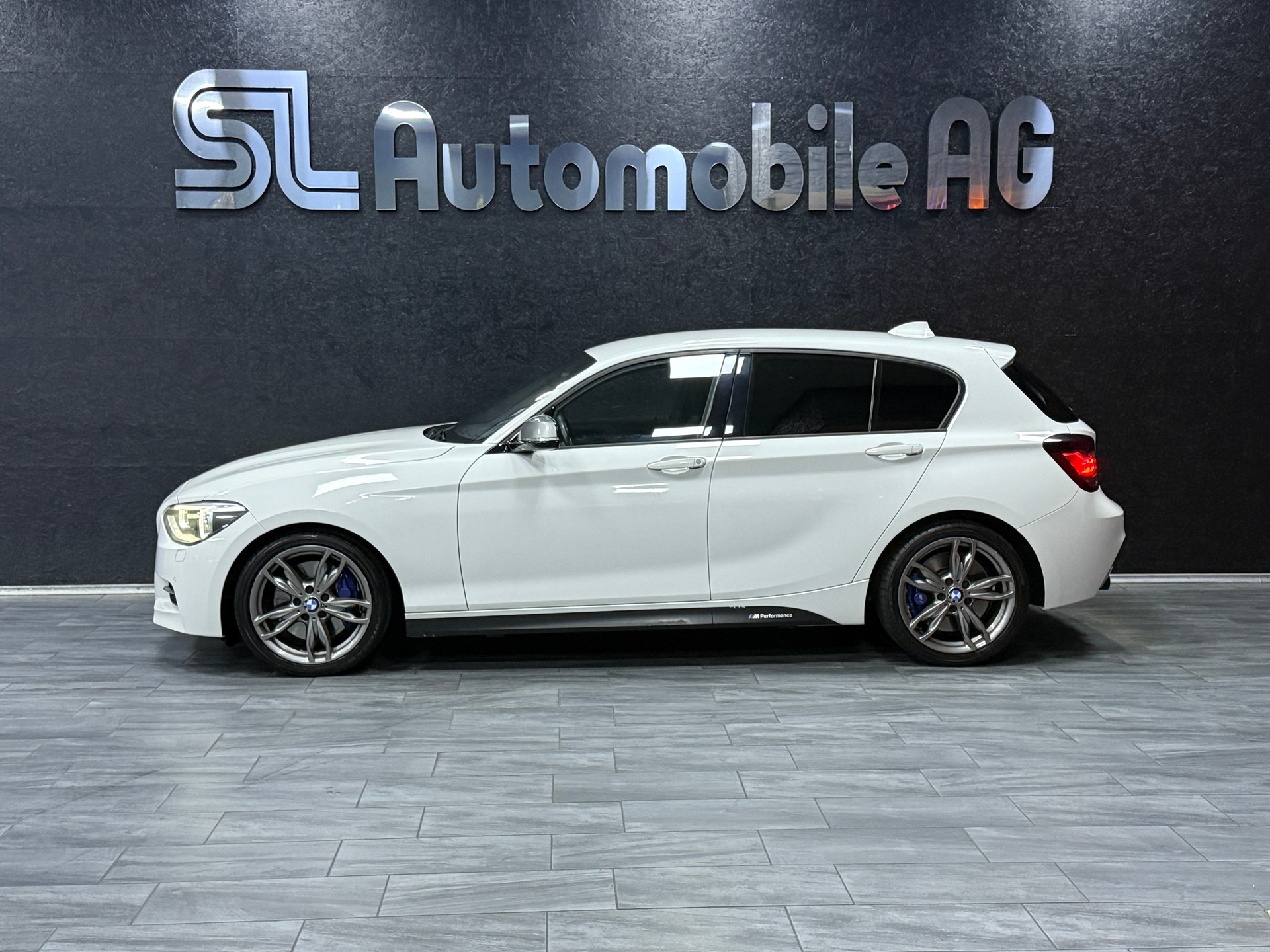 BMW M135i Steptronic / CH Fz-image-4