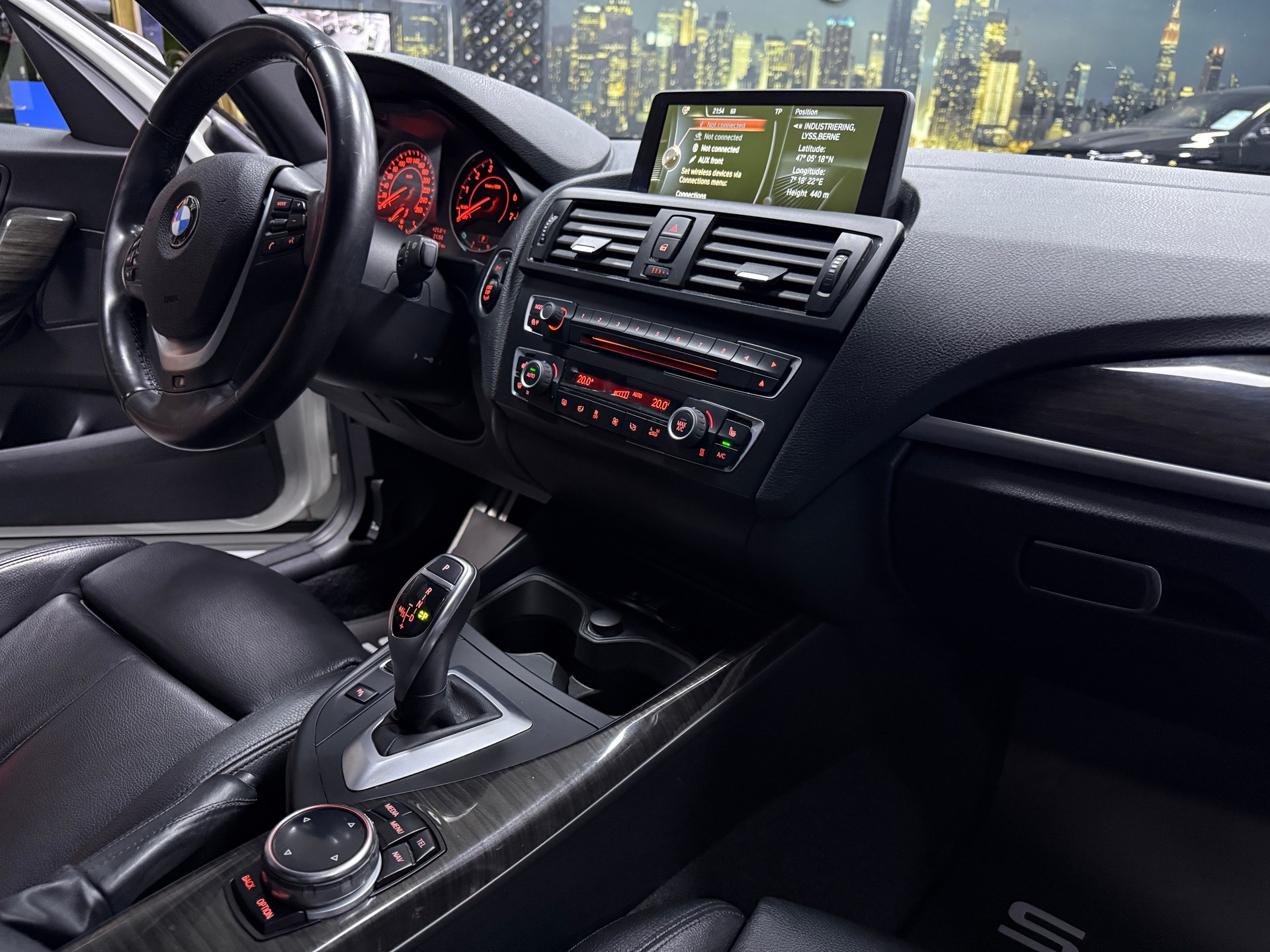BMW M135i Steptronic / CH Fz-image-10