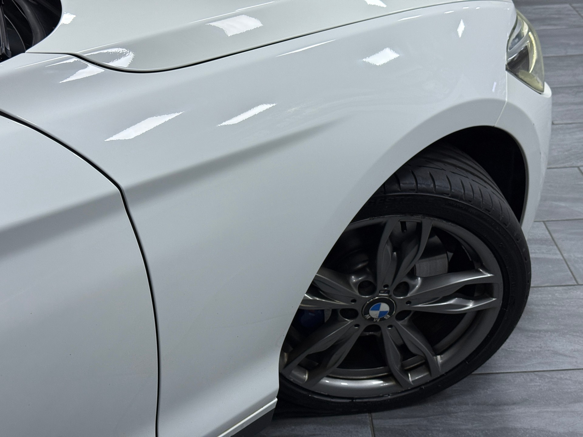 BMW M135i Steptronic / CH Fz-showroom-element-2