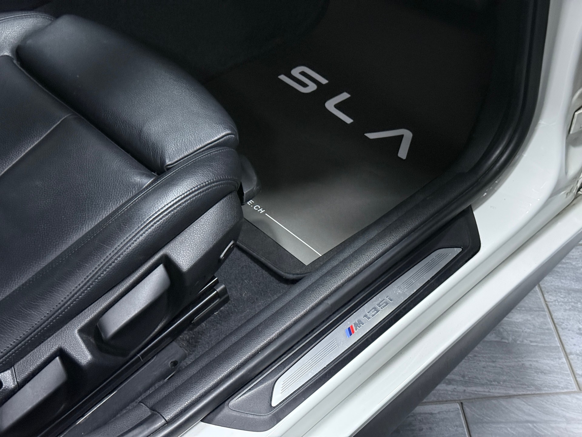 BMW M135i Steptronic / CH Fz-image-11