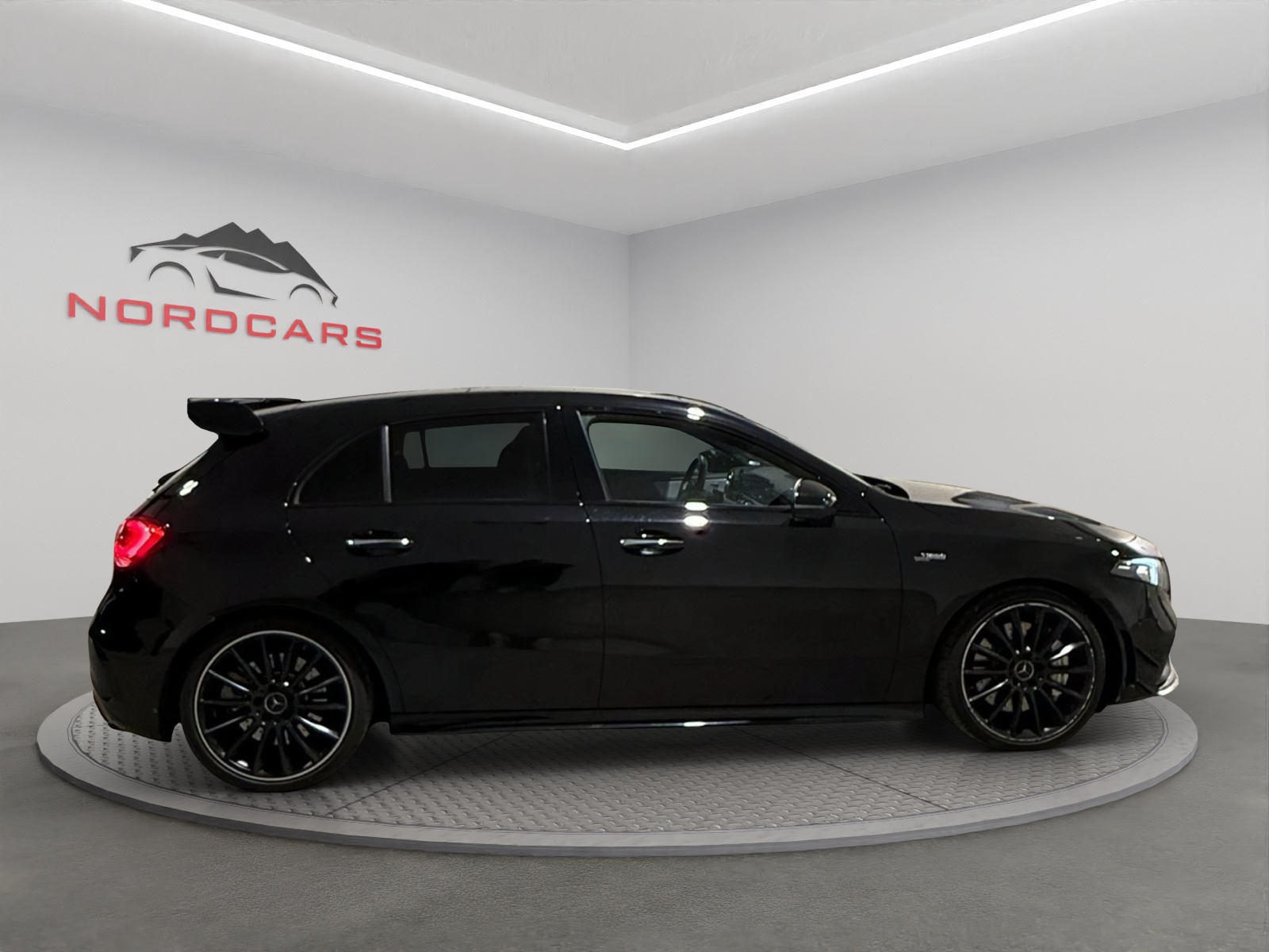 MERCEDES-BENZ A 35 AMG 4Matic Speedshift-image-6