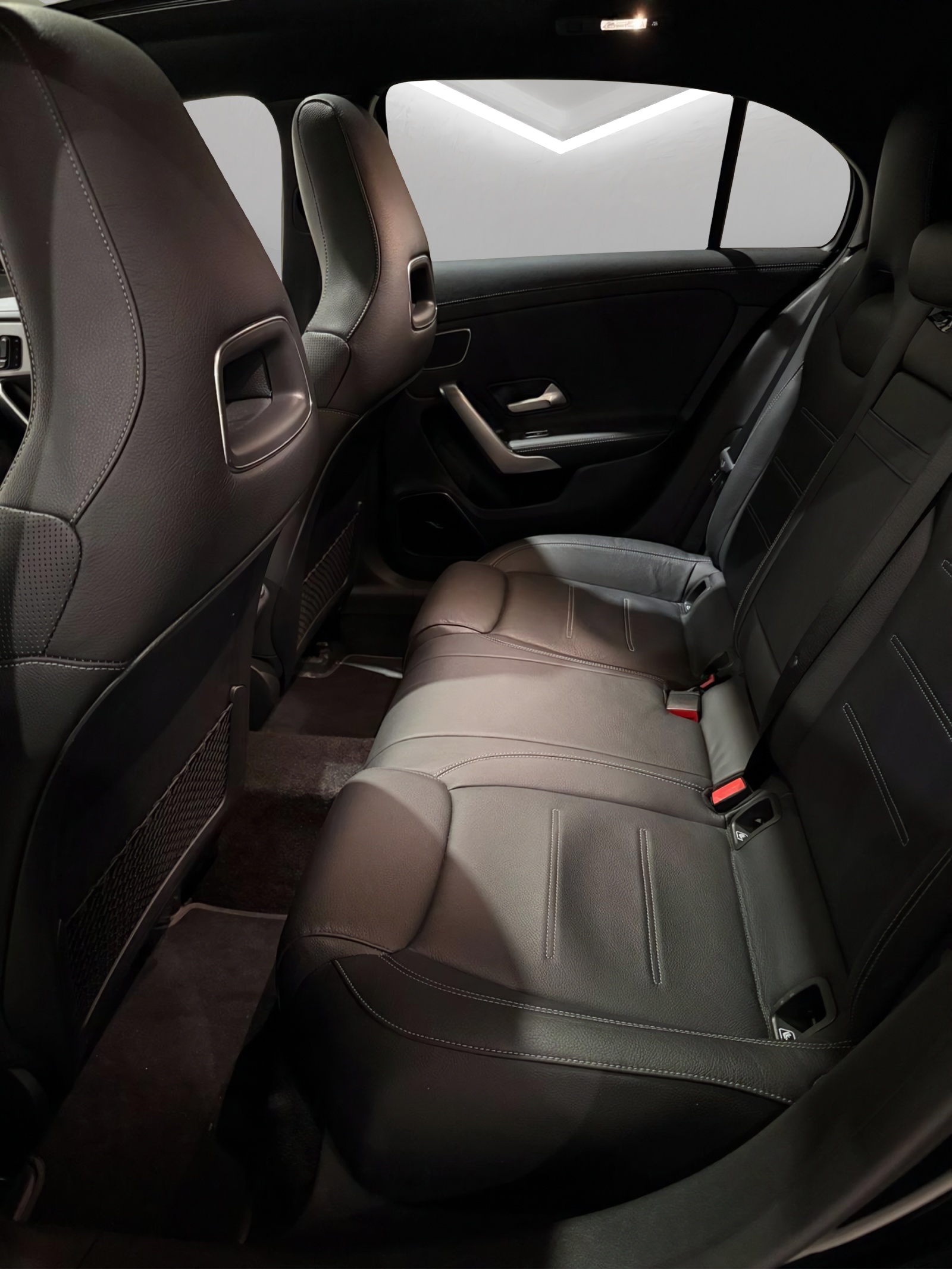 MERCEDES-BENZ A 35 AMG 4Matic Speedshift-image-12