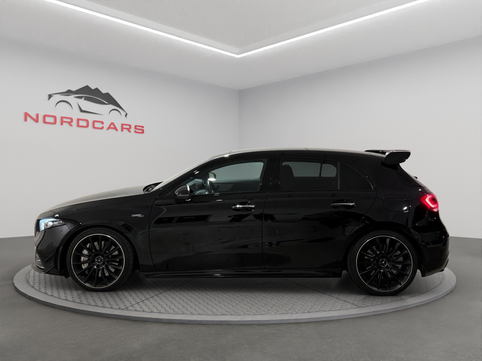 MERCEDES-BENZ A 35 AMG 4Matic Speedshift-image-1