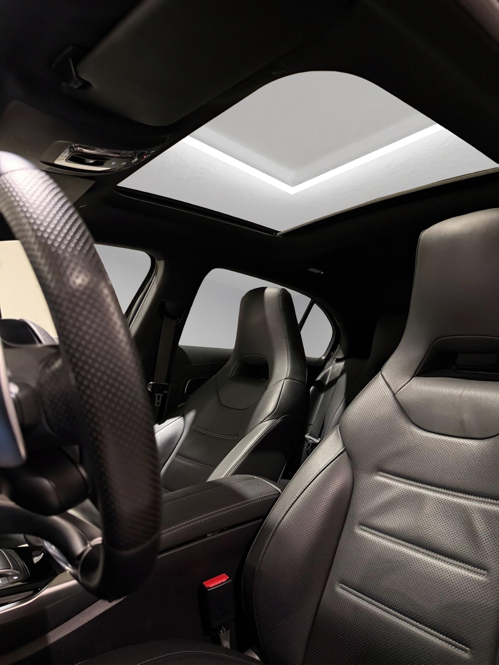 MERCEDES-BENZ A 35 AMG 4Matic Speedshift-image-11