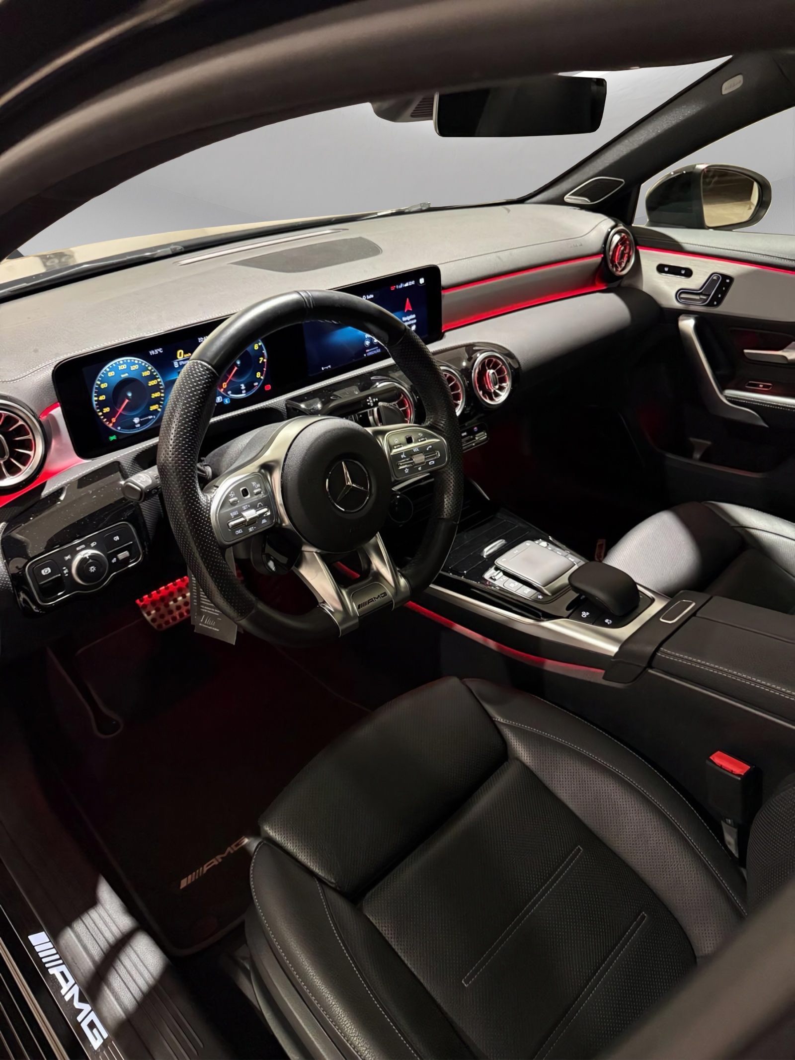 MERCEDES-BENZ A 35 AMG 4Matic Speedshift-image-7
