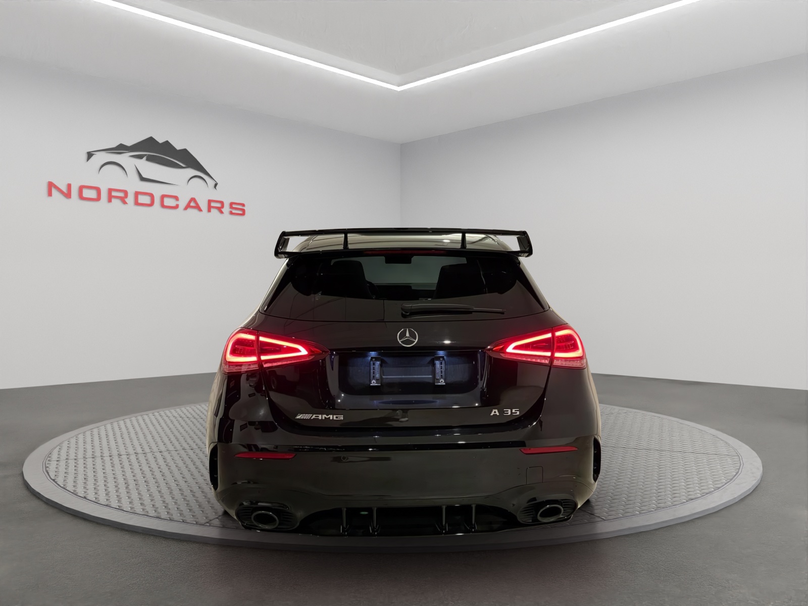 MERCEDES-BENZ A 35 AMG 4Matic Speedshift-image-3