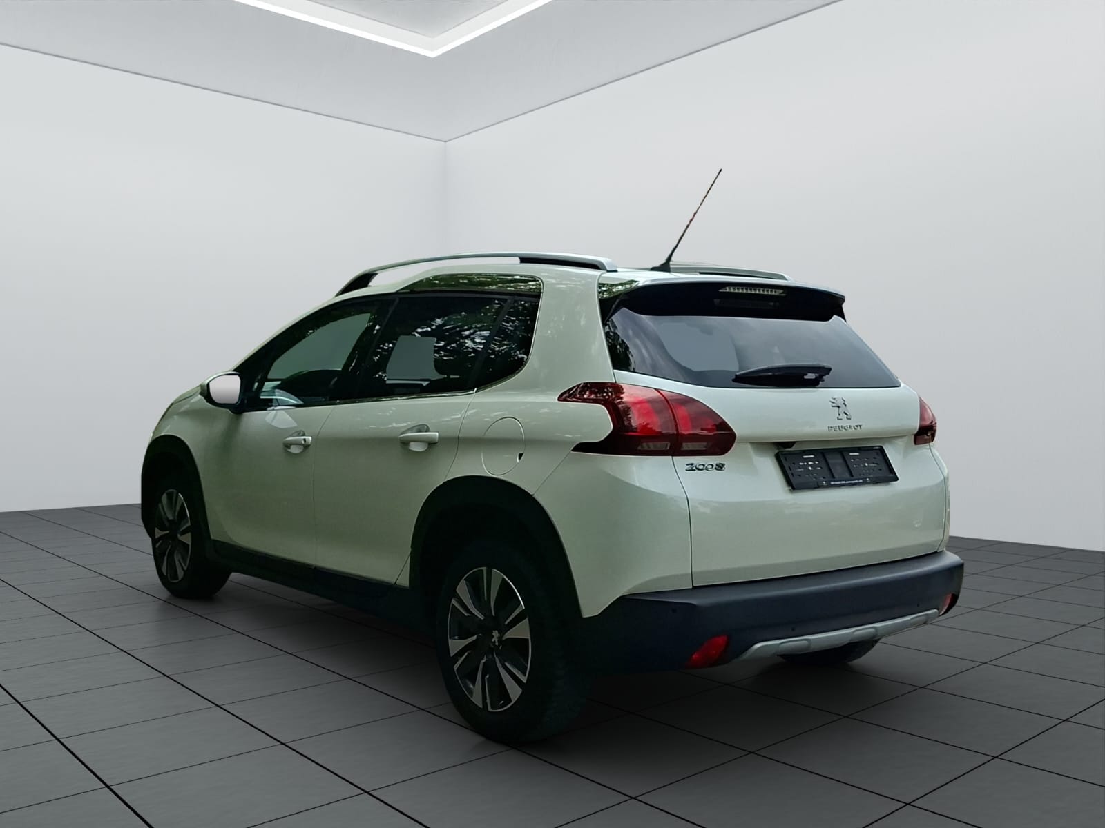 PEUGEOT 2008 1.2 PureTech Allure-image-4