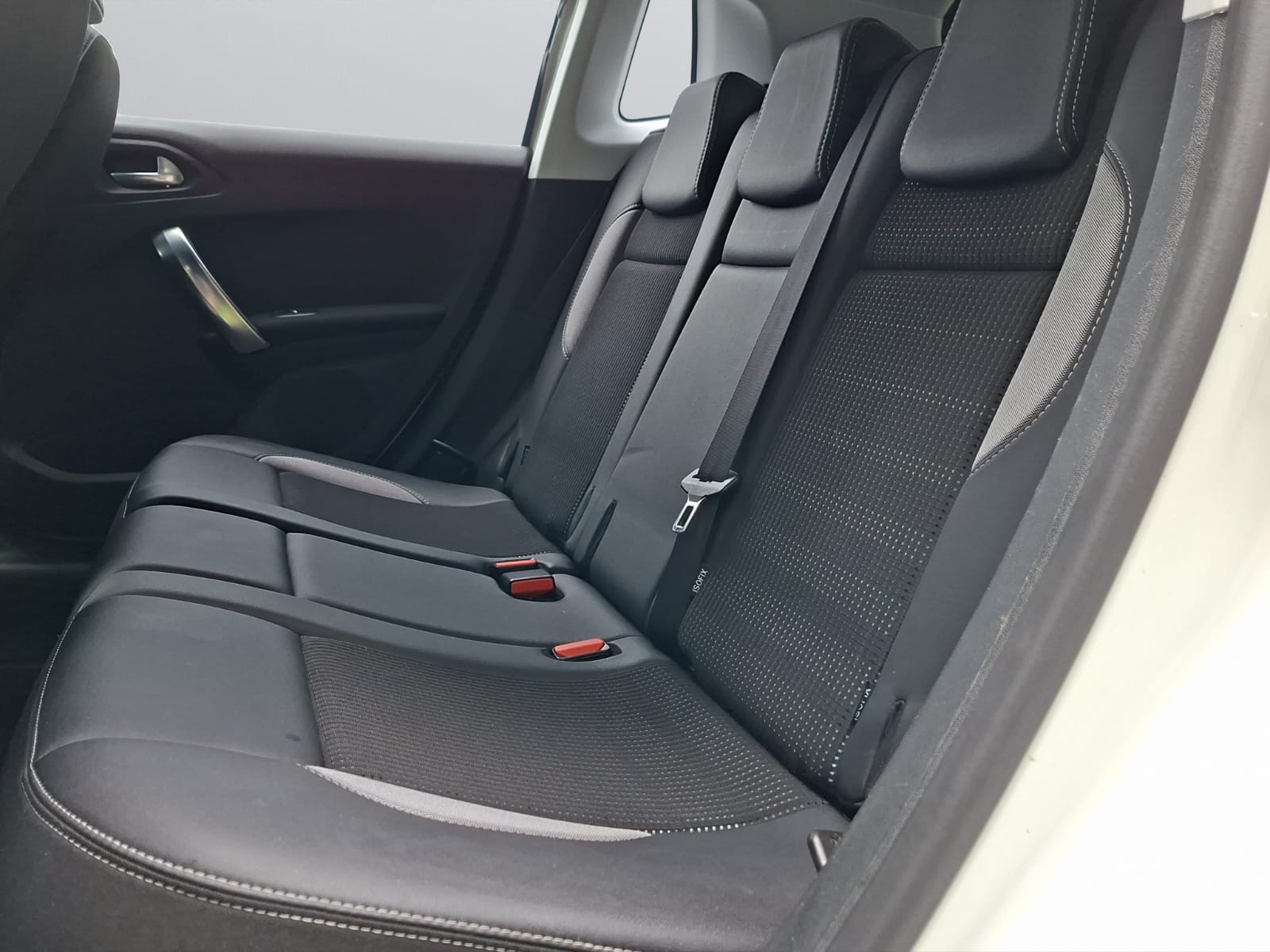 PEUGEOT 2008 1.2 PureTech Allure-image-9