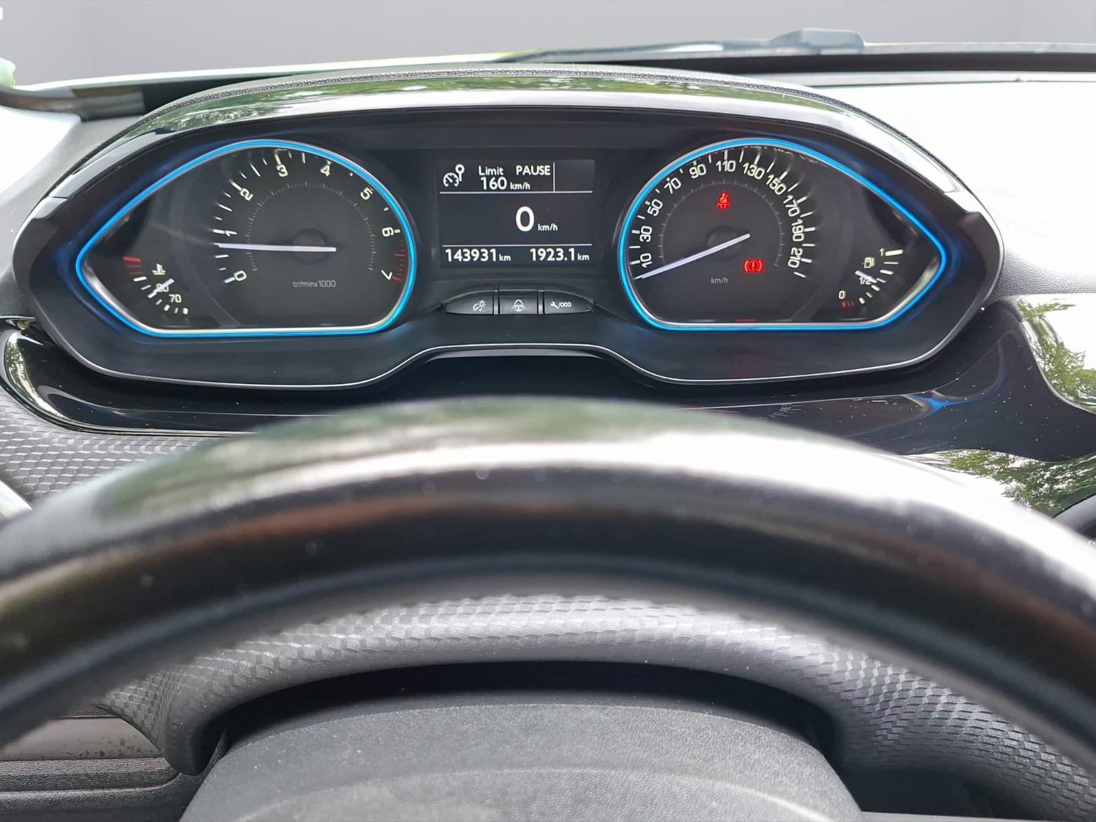 PEUGEOT 2008 1.2 PureTech Allure-image-19