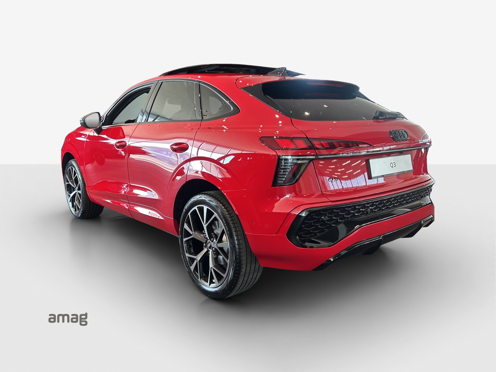 AUDI Q3 Sportback 110 kW TFSI S tronic-image-2