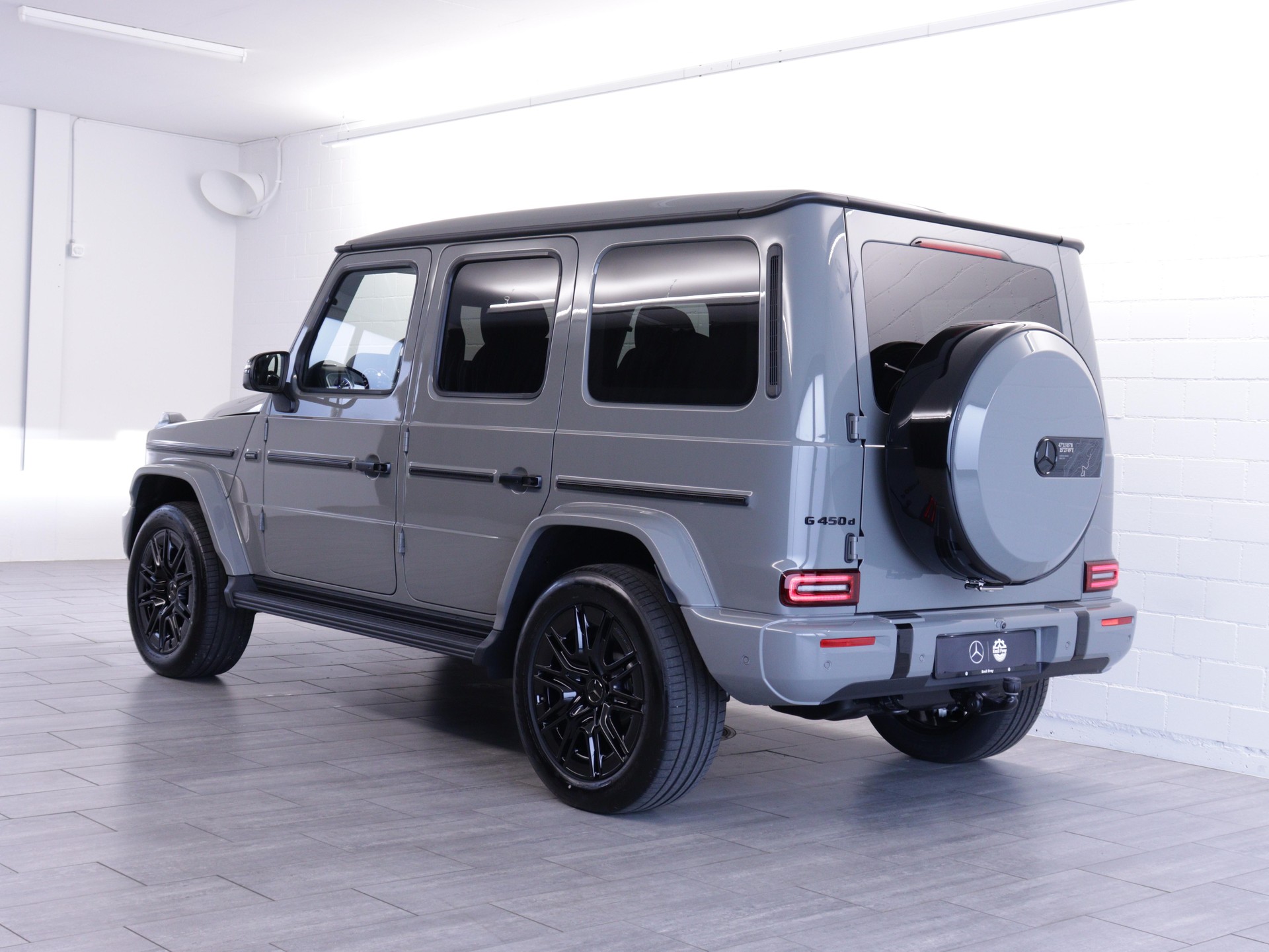 MERCEDES-BENZ G 450 d AMG Line-showroom-element-3