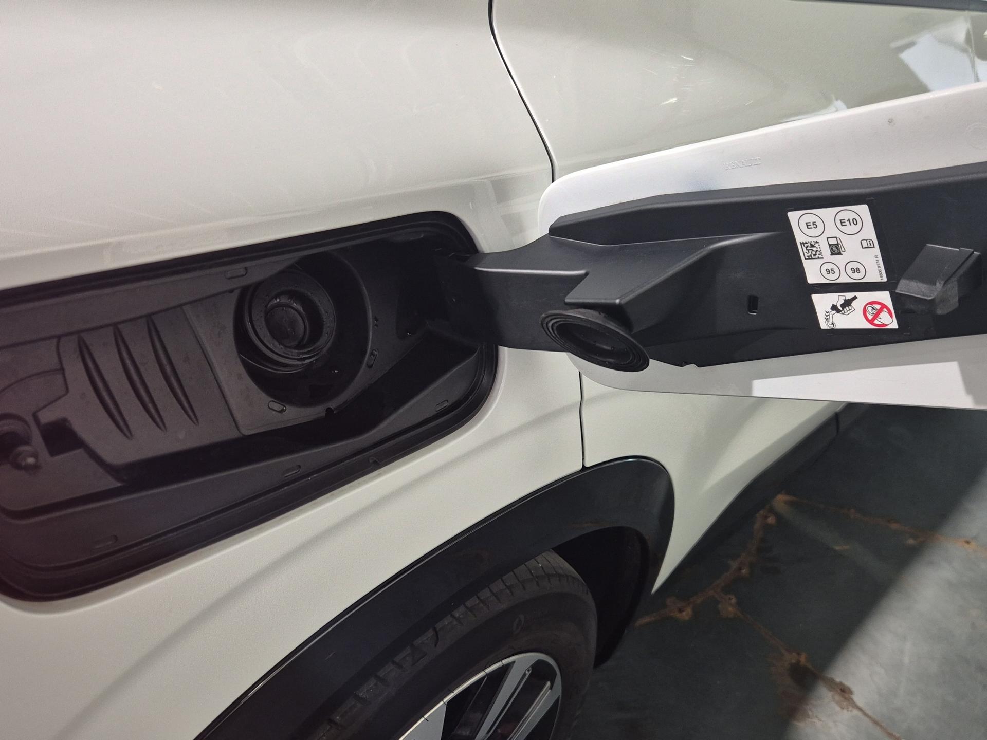RENAULT Austral 1.2 HEV 200 Techno A-image-22
