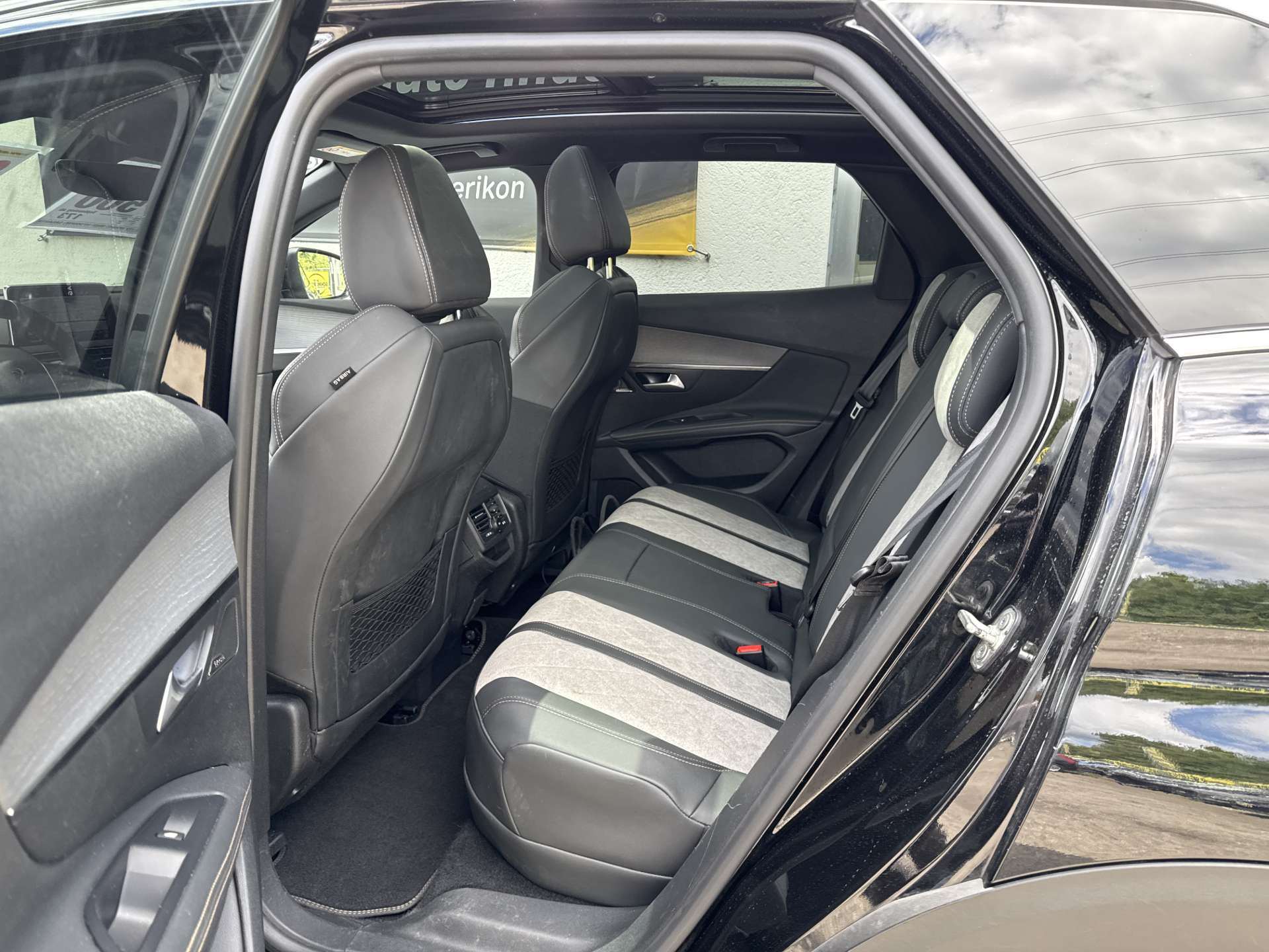 PEUGEOT 3008 300e Hybrid4 GT Pack EAT8-Automat-image-7