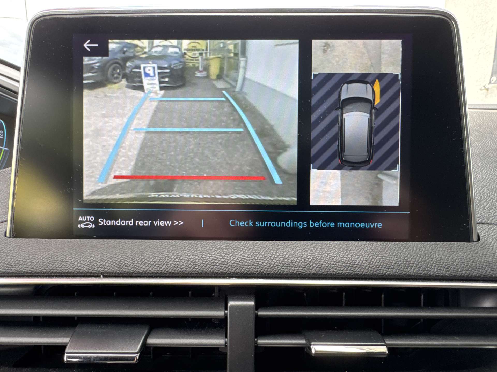 PEUGEOT 3008 300e Hybrid4 GT Pack EAT8-Automat-image-10