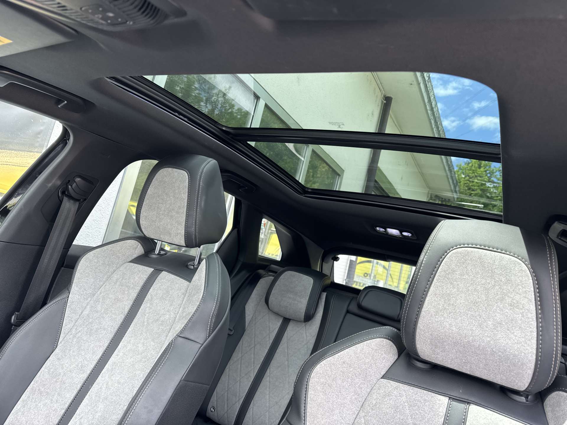 PEUGEOT 3008 300e Hybrid4 GT Pack EAT8-Automat-image-13