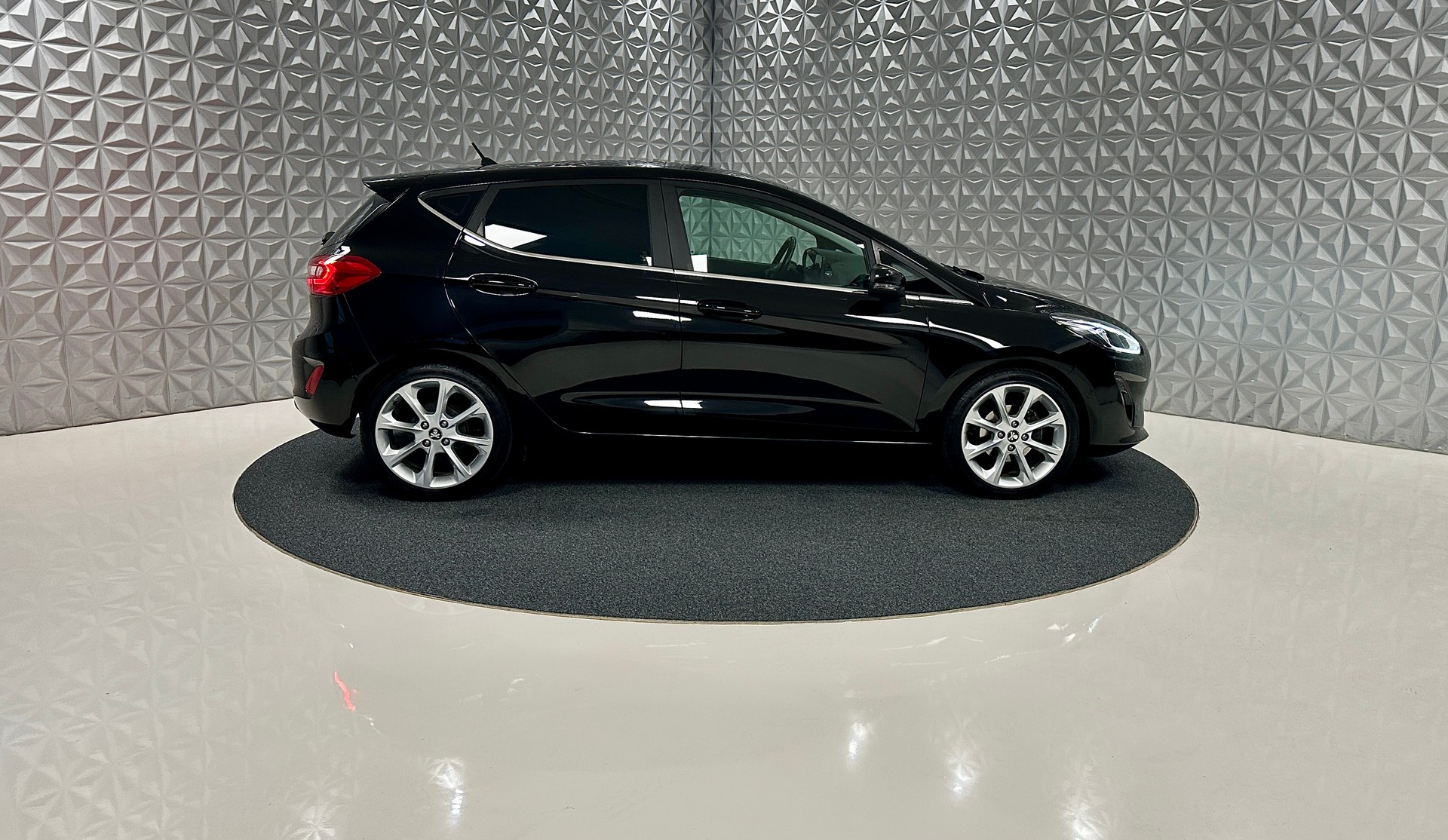 FORD Fiesta 1.0 SCTi Titanium Automat-image-3
