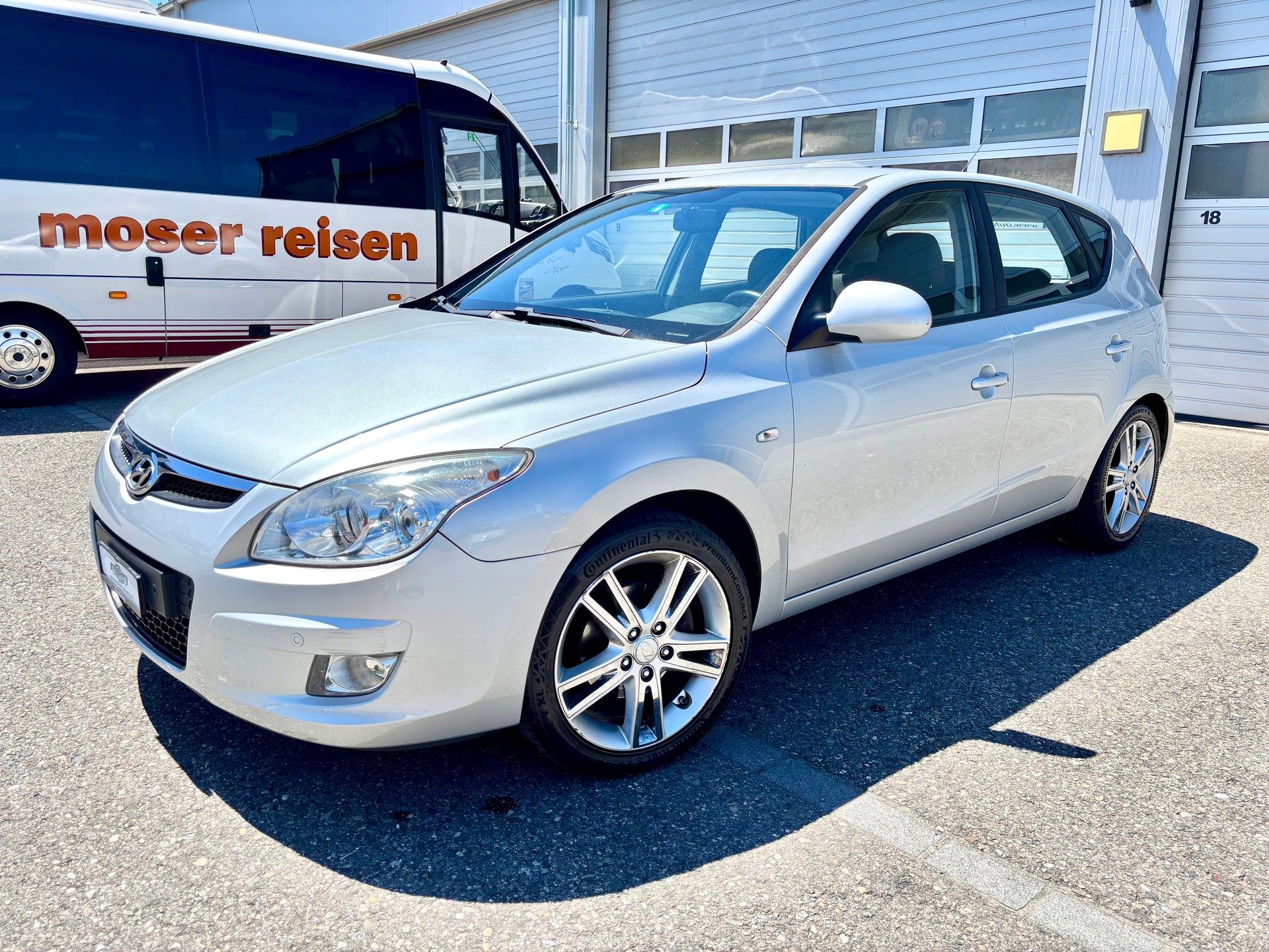 HYUNDAI i30 2.0 Premium Automatic-image-0