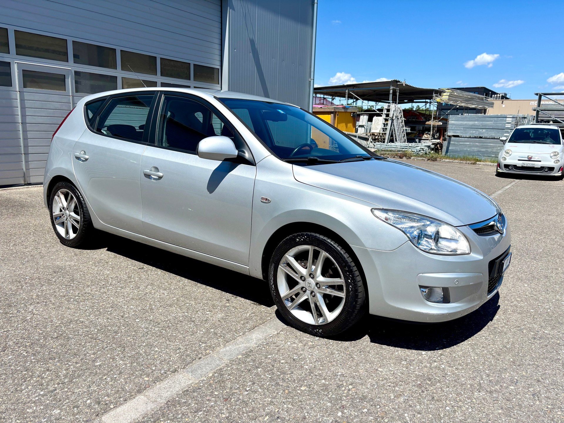 HYUNDAI i30 2.0 Premium Automatic-image-2