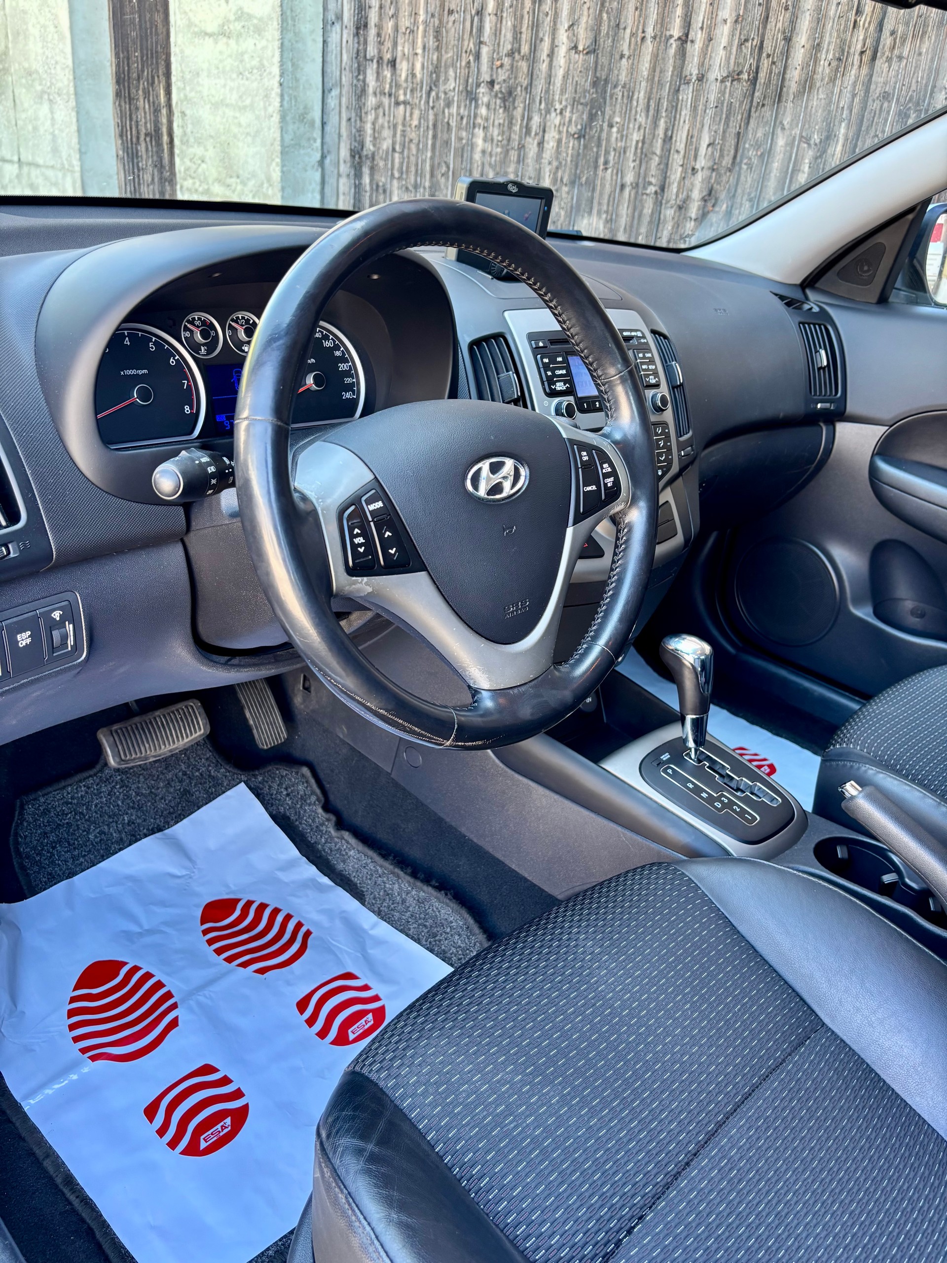 HYUNDAI i30 2.0 Premium Automatic-image-10