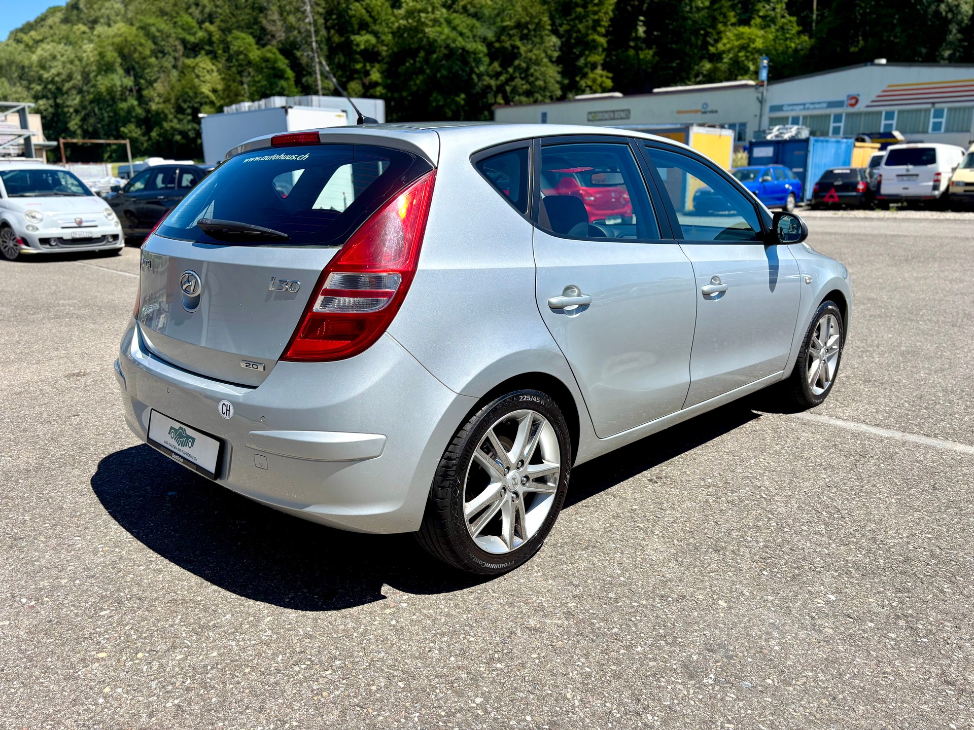 HYUNDAI i30 2.0 Premium Automatic-image-3