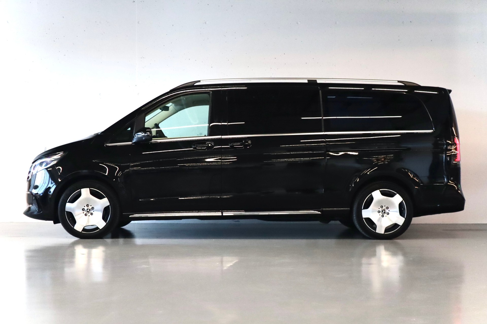 MERCEDES-BENZ VIP UMBAU | DTC GEPRÜFTES FZG-image-4