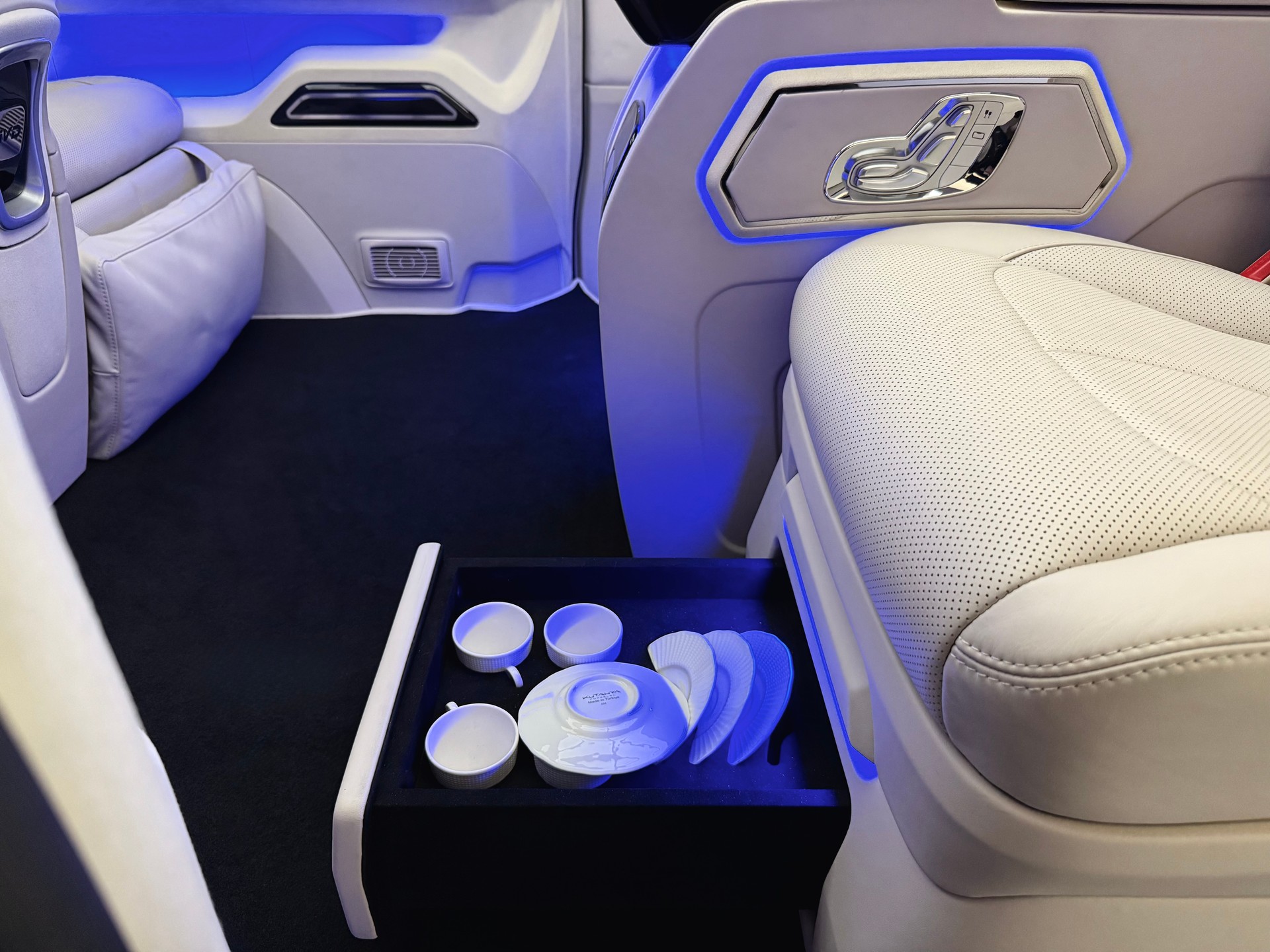 MERCEDES-BENZ VIP UMBAU | DTC GEPRÜFTES FZG-image-12