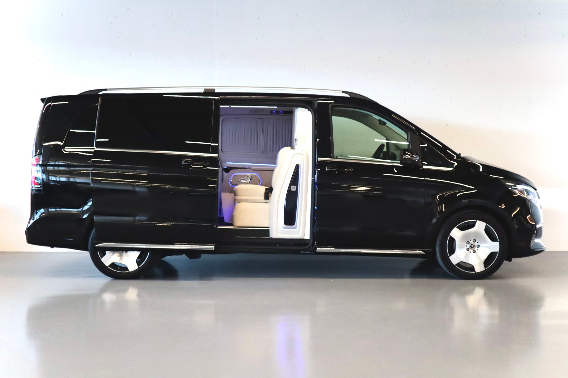 MERCEDES-BENZ VIP UMBAU | DTC GEPRÜFTES FZG-image-2