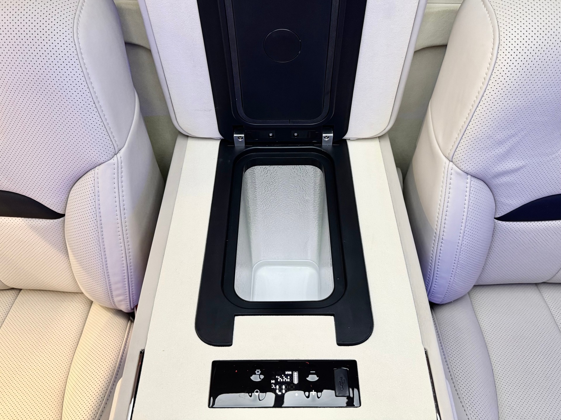 MERCEDES-BENZ VIP UMBAU | DTC GEPRÜFTES FZG-image-10