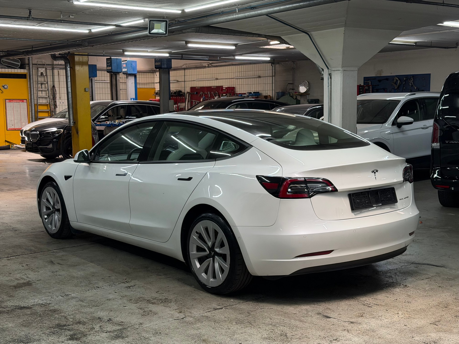 TESLA Model 3 Long Range Dual Motor AWD-image-5