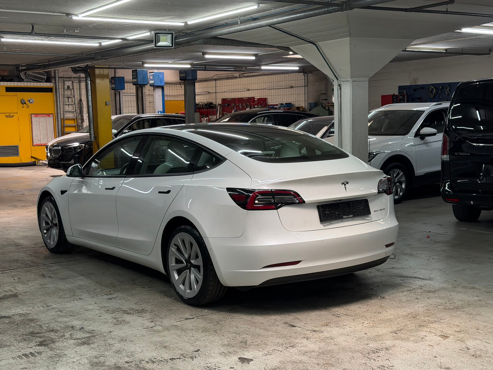 TESLA Model 3 Long Range Dual Motor AWD-image-4