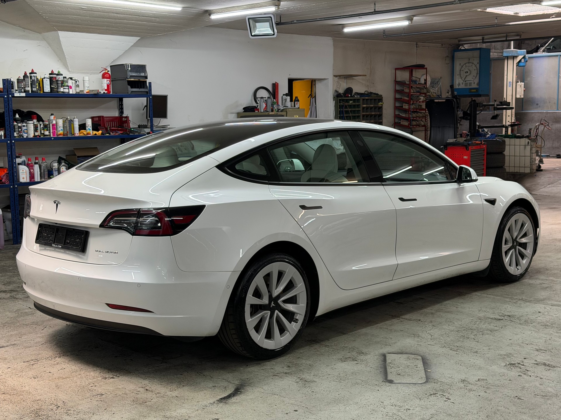 TESLA Model 3 Long Range Dual Motor AWD-image-13