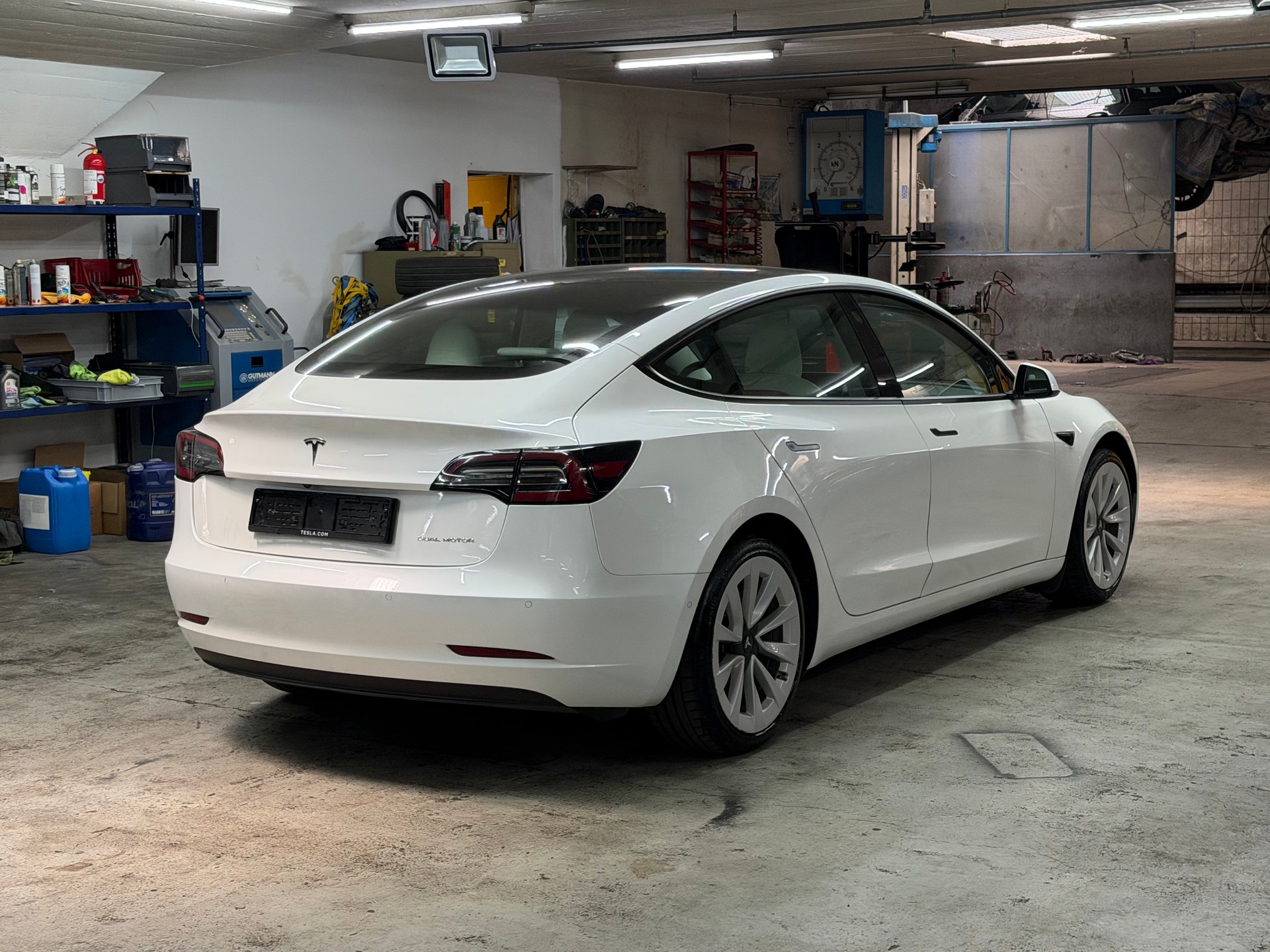 TESLA Model 3 Long Range Dual Motor AWD-image-12