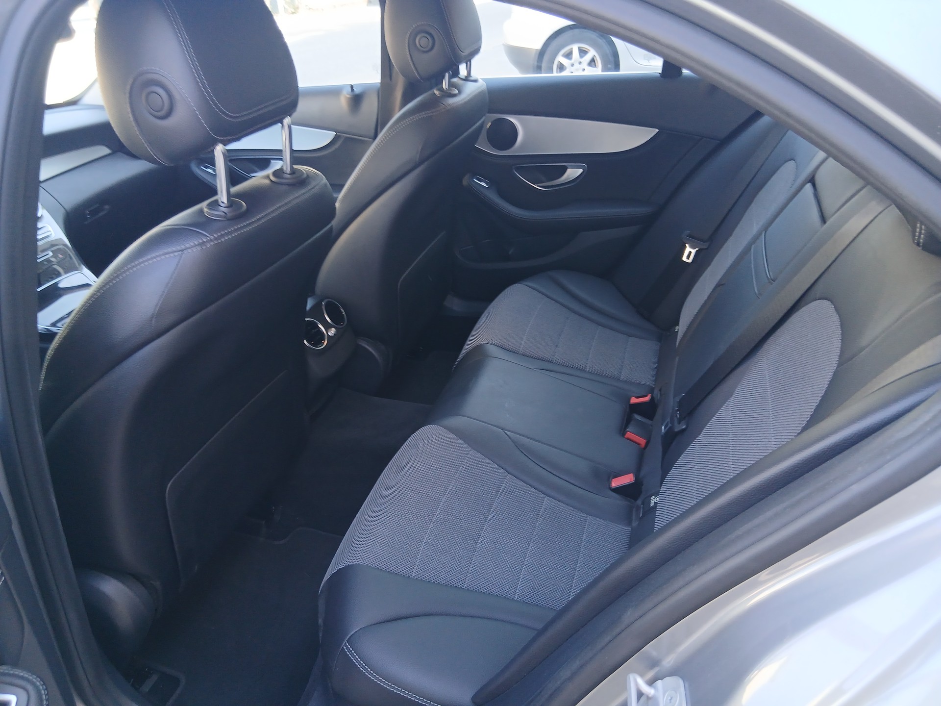 MERCEDES-BENZ C 180-image-9